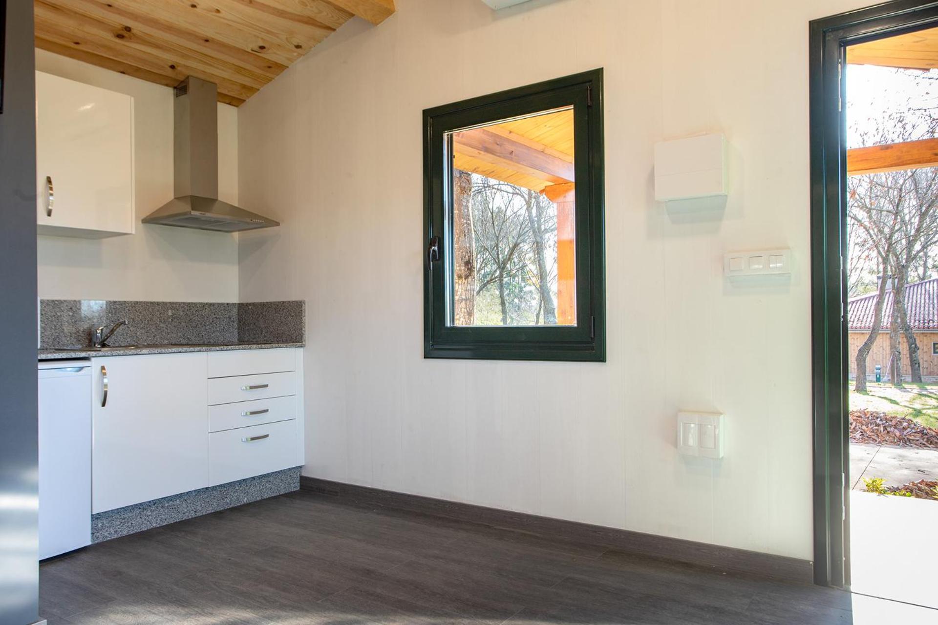 One-Bedroom Bungalow - Photo 2
