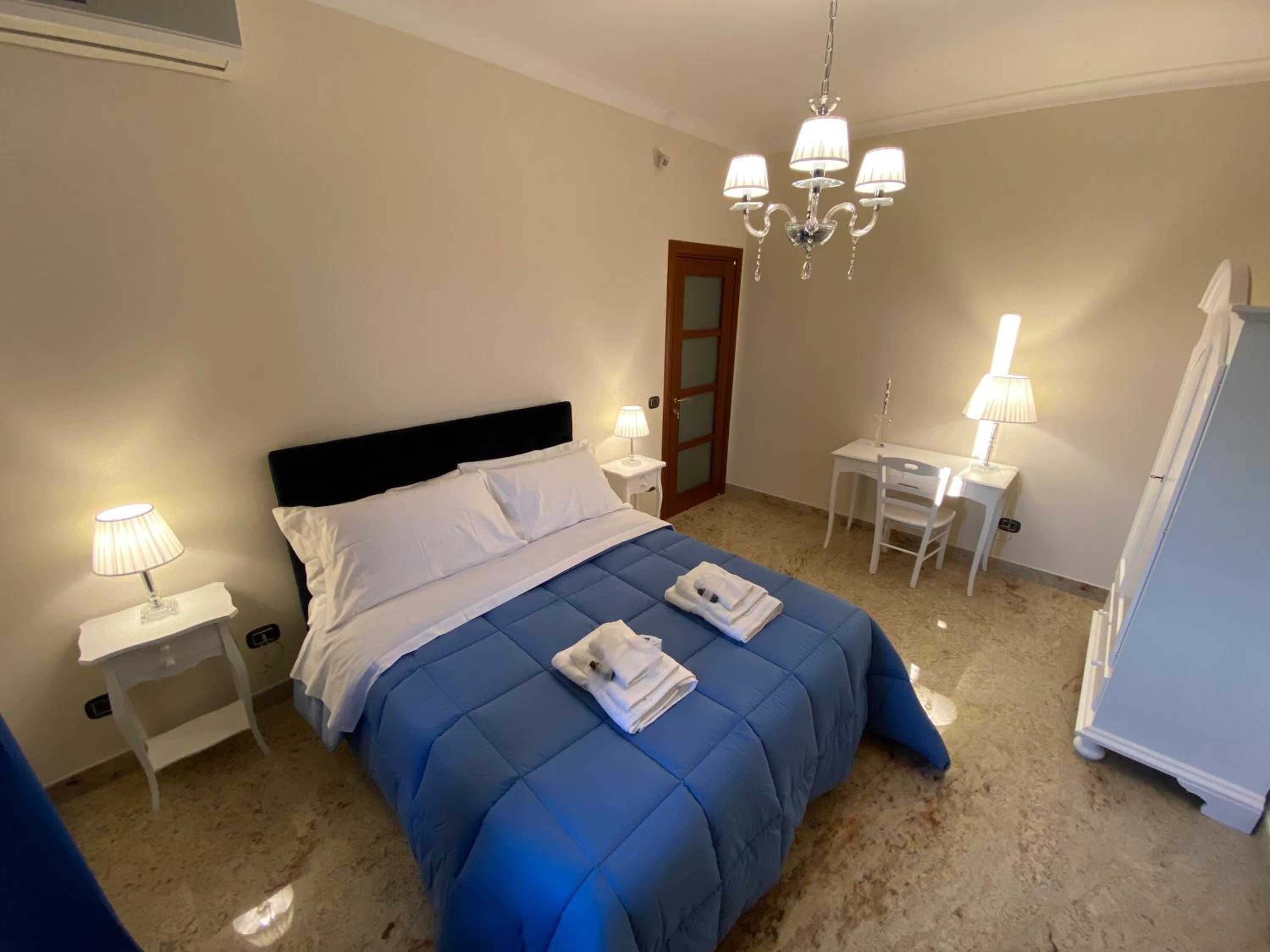 Deluxe Double Room with Balcony - Photo 5
