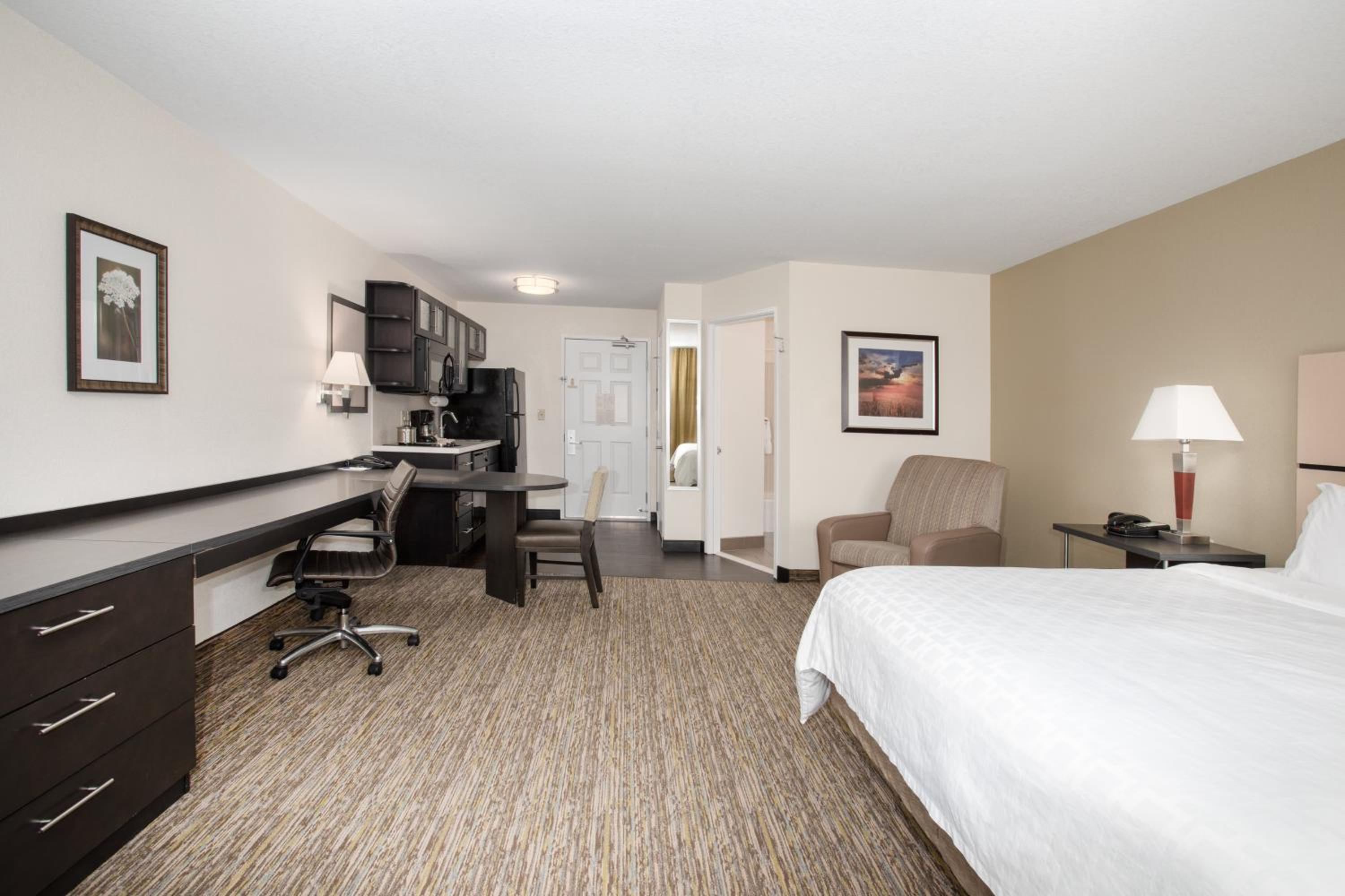 One-Bedroom King Suite photo 2