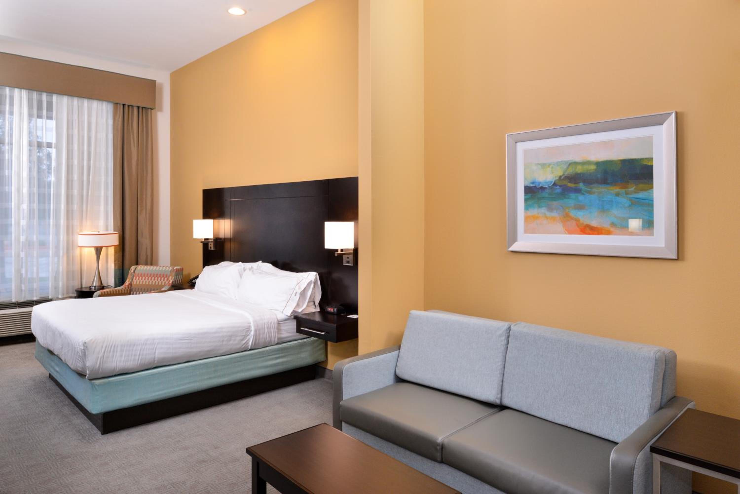 Suite, 1 King Bed with Sofa bed, Accessible Bathtub (Communications, Mobility)