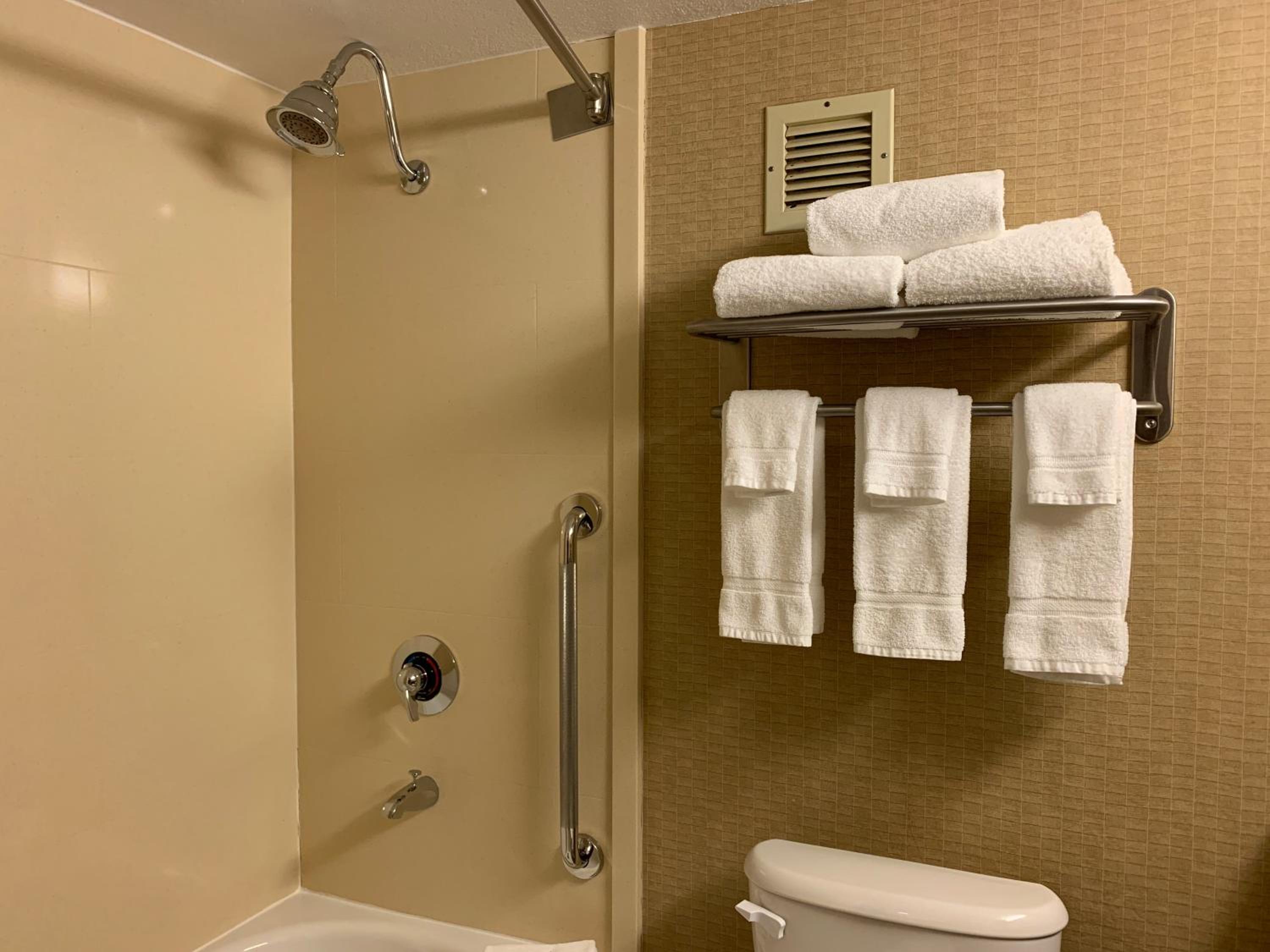 Standard King Room - Photo 5