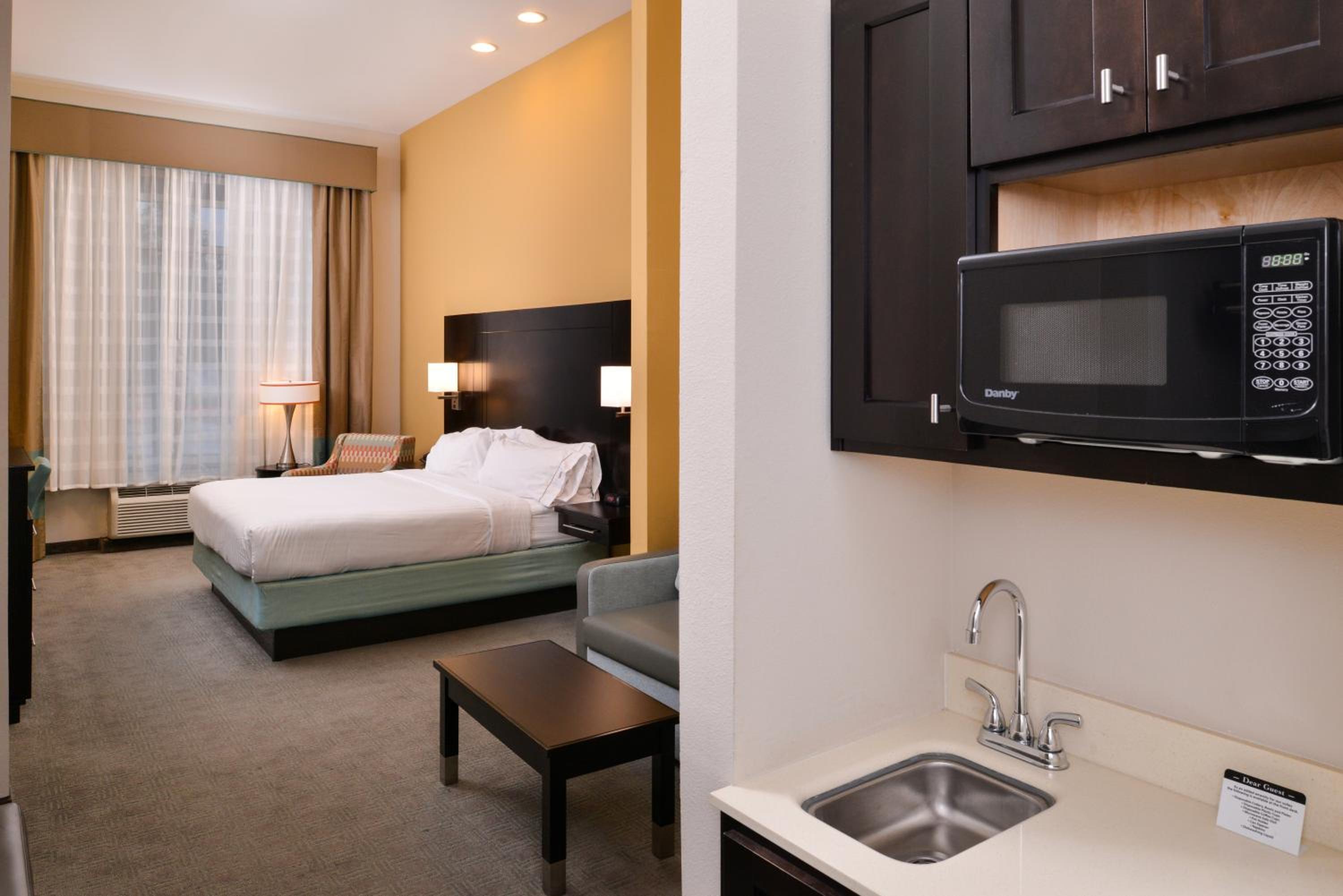Suite, 1 King Bed with Sofa bed, Accessible Bathtub (Communications, Mobility)