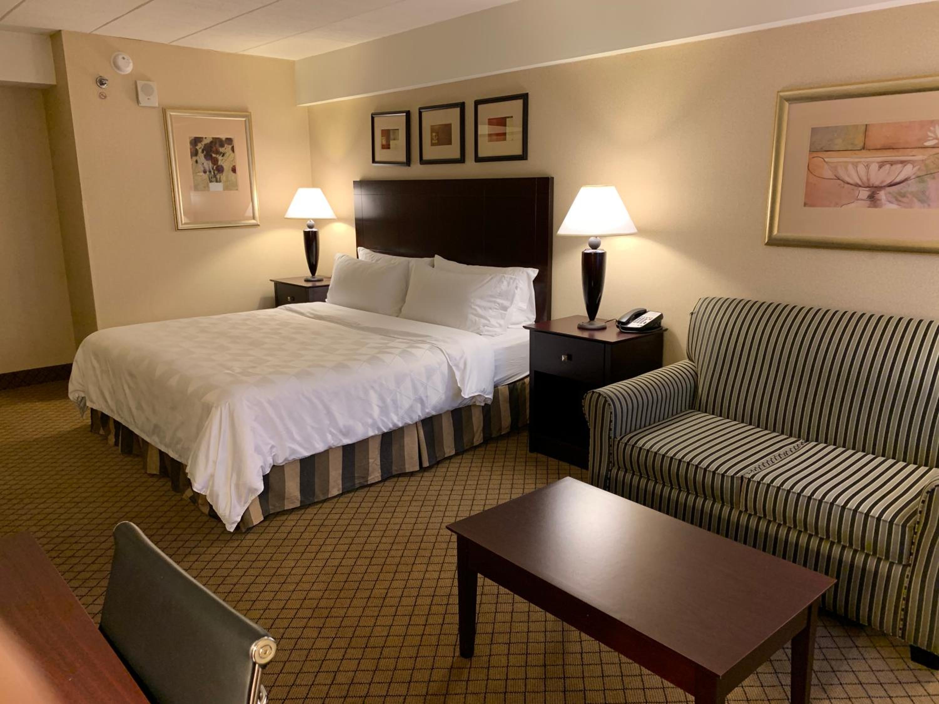 Standard King Room - Photo 3