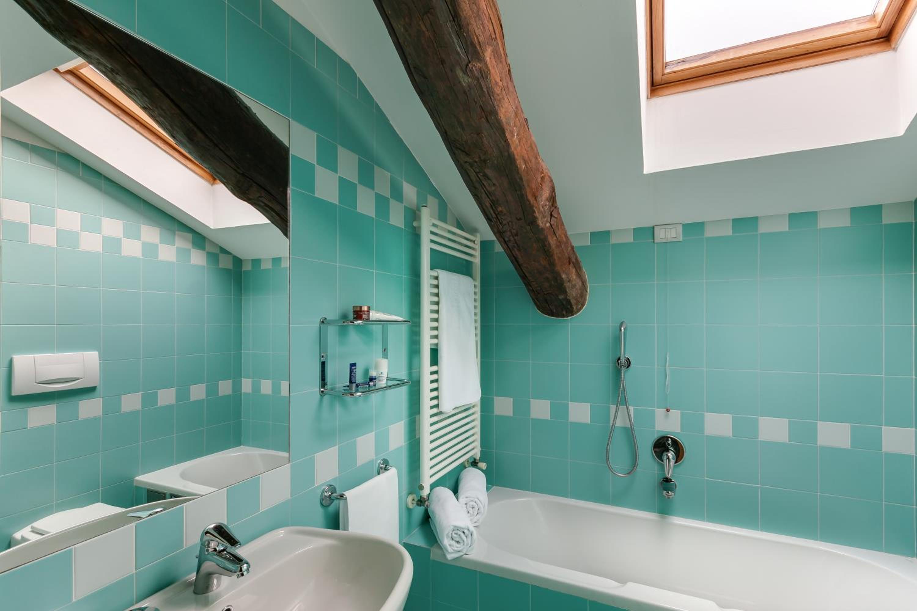 Suite - Photo 5