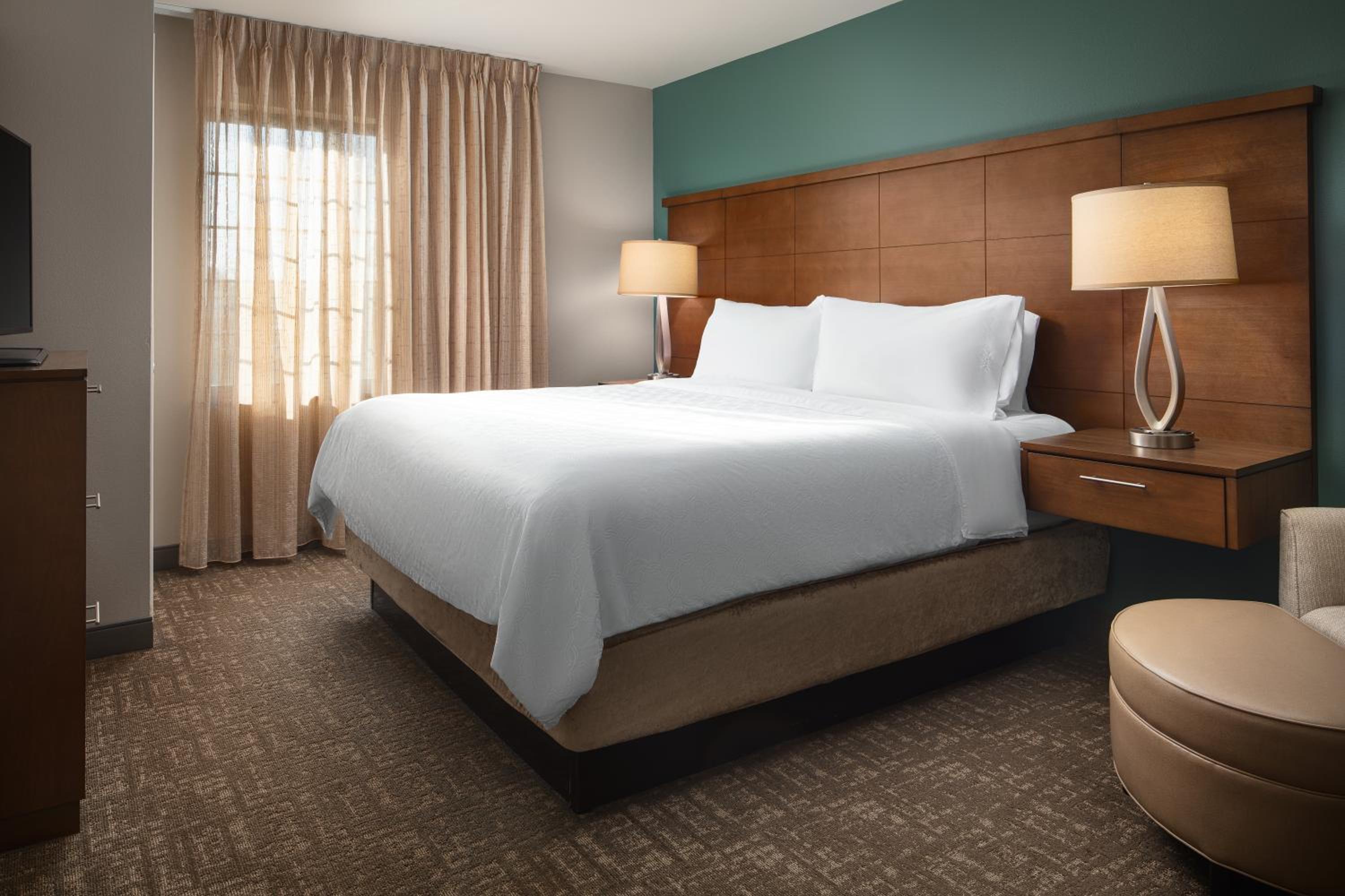 One-Bedroom King Suite with Dining Area and Kitchen - Photo 3