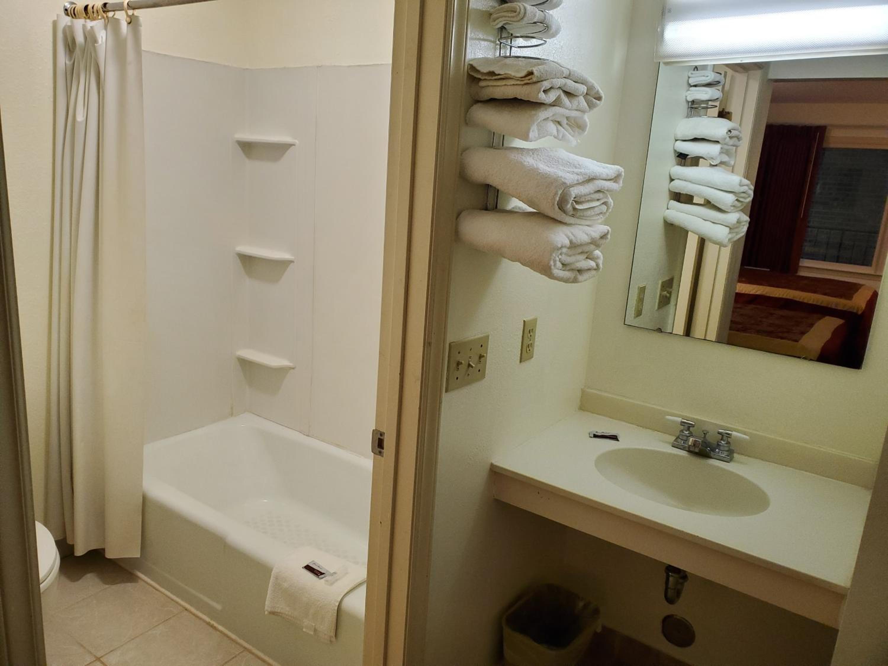Double Room - Non-Smoking  photo 2