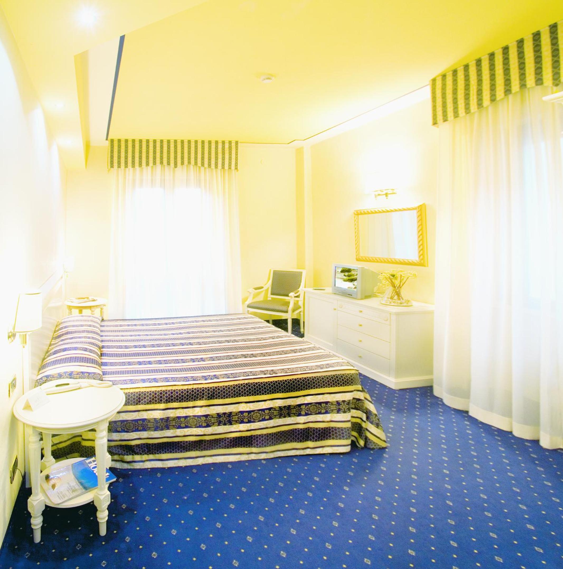 Junior Suite with Shower photo 1