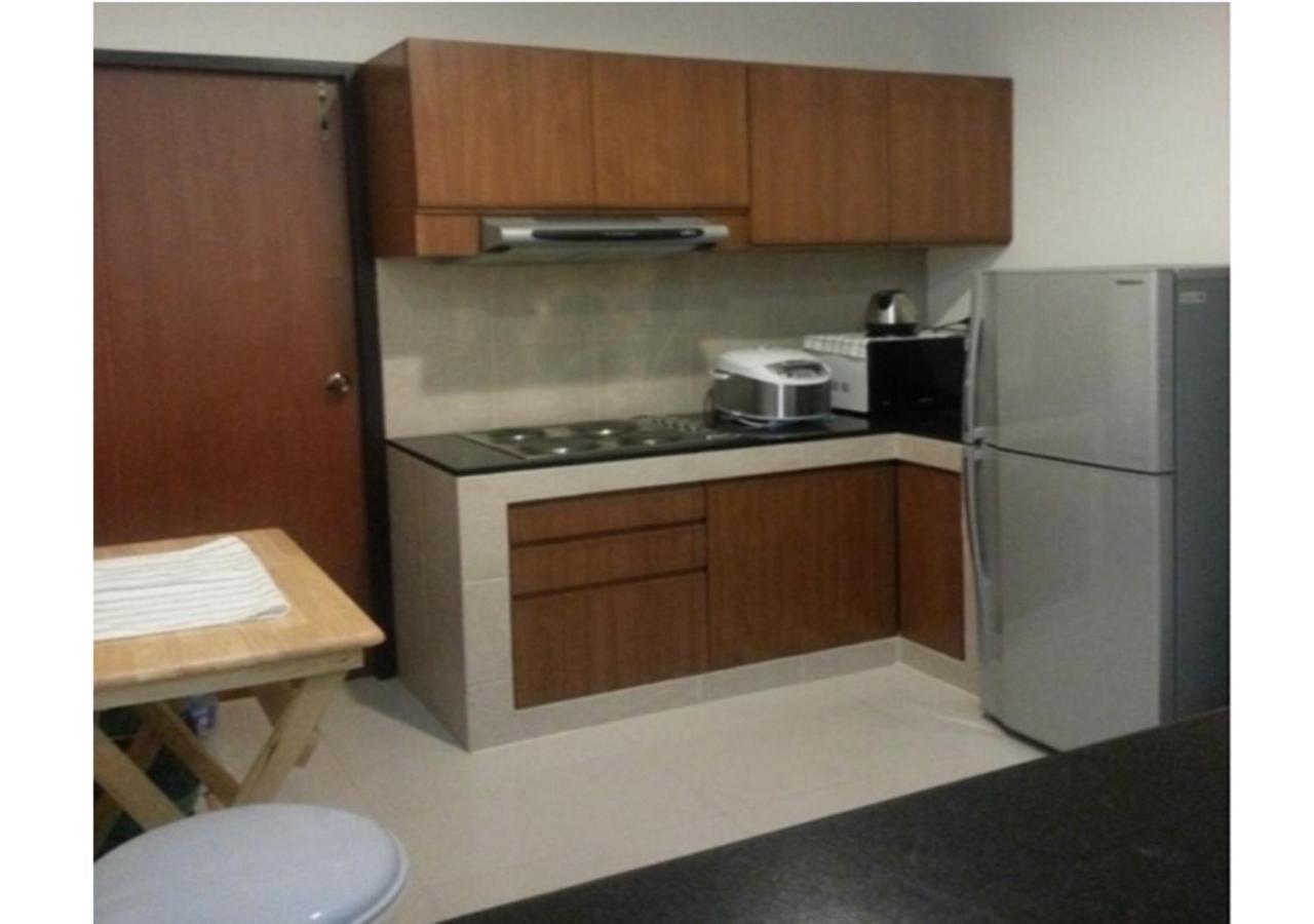 Three-Bedroom House - Photo 2
