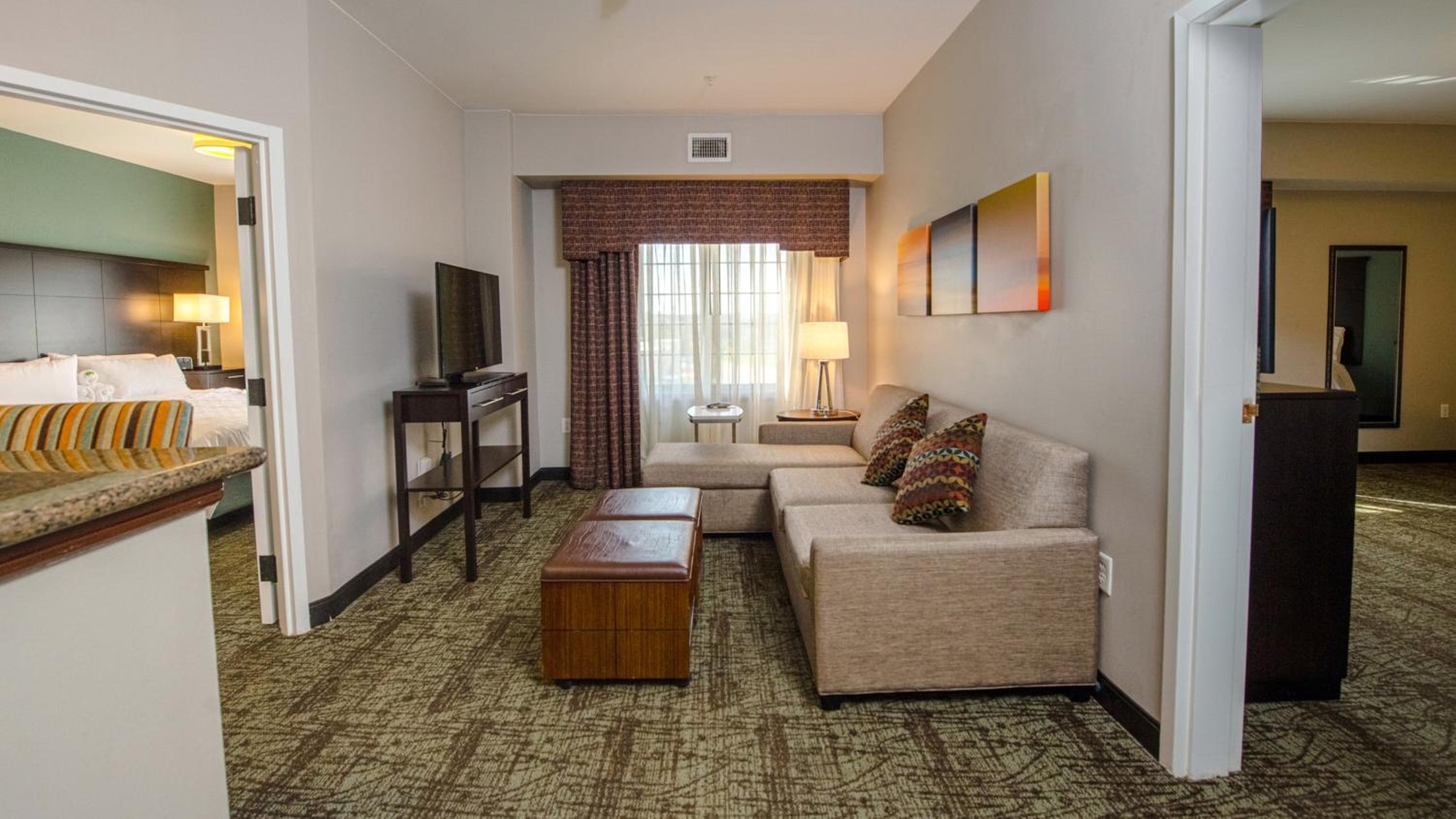 Two-Bedroom Suite - Photo 7