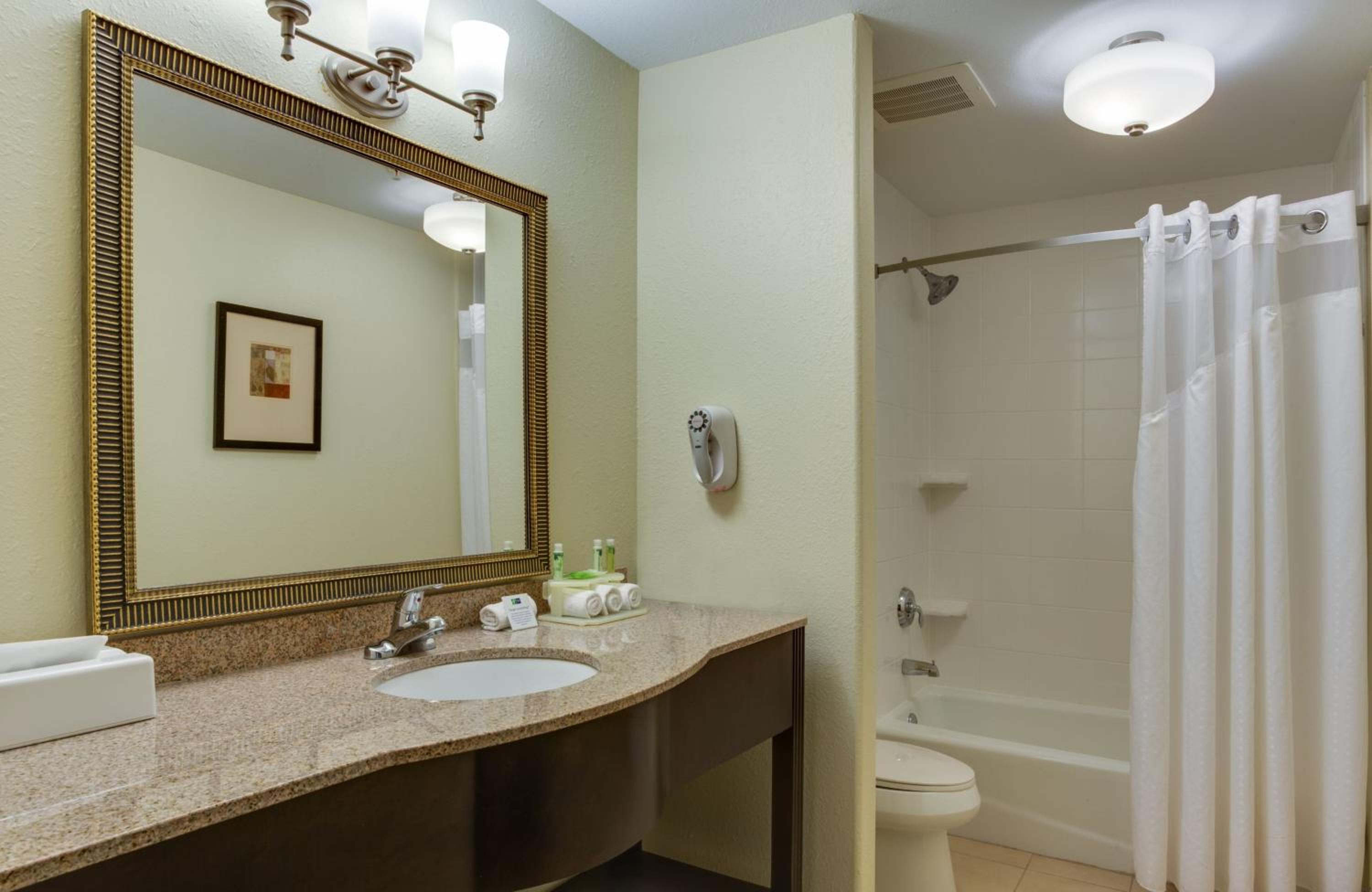 Two-Bedroom King Suite - Non-Smoking - Photo 2