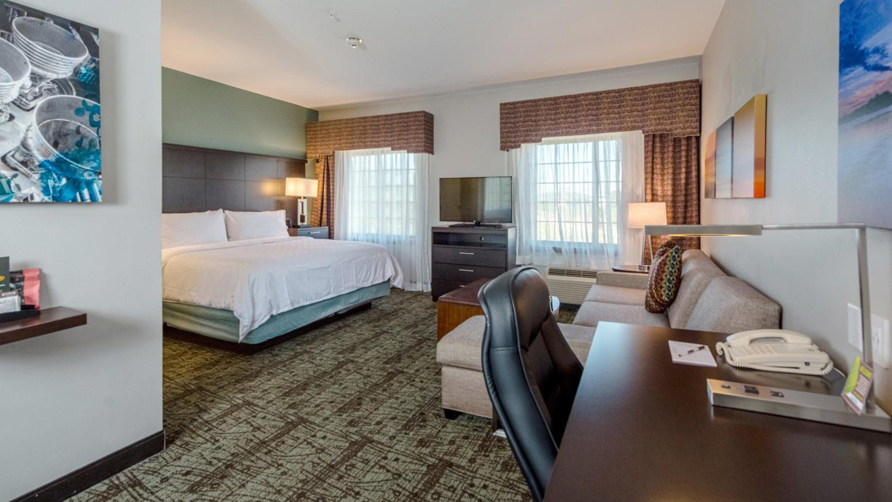 One-Bedroom King Suite - Photo 10