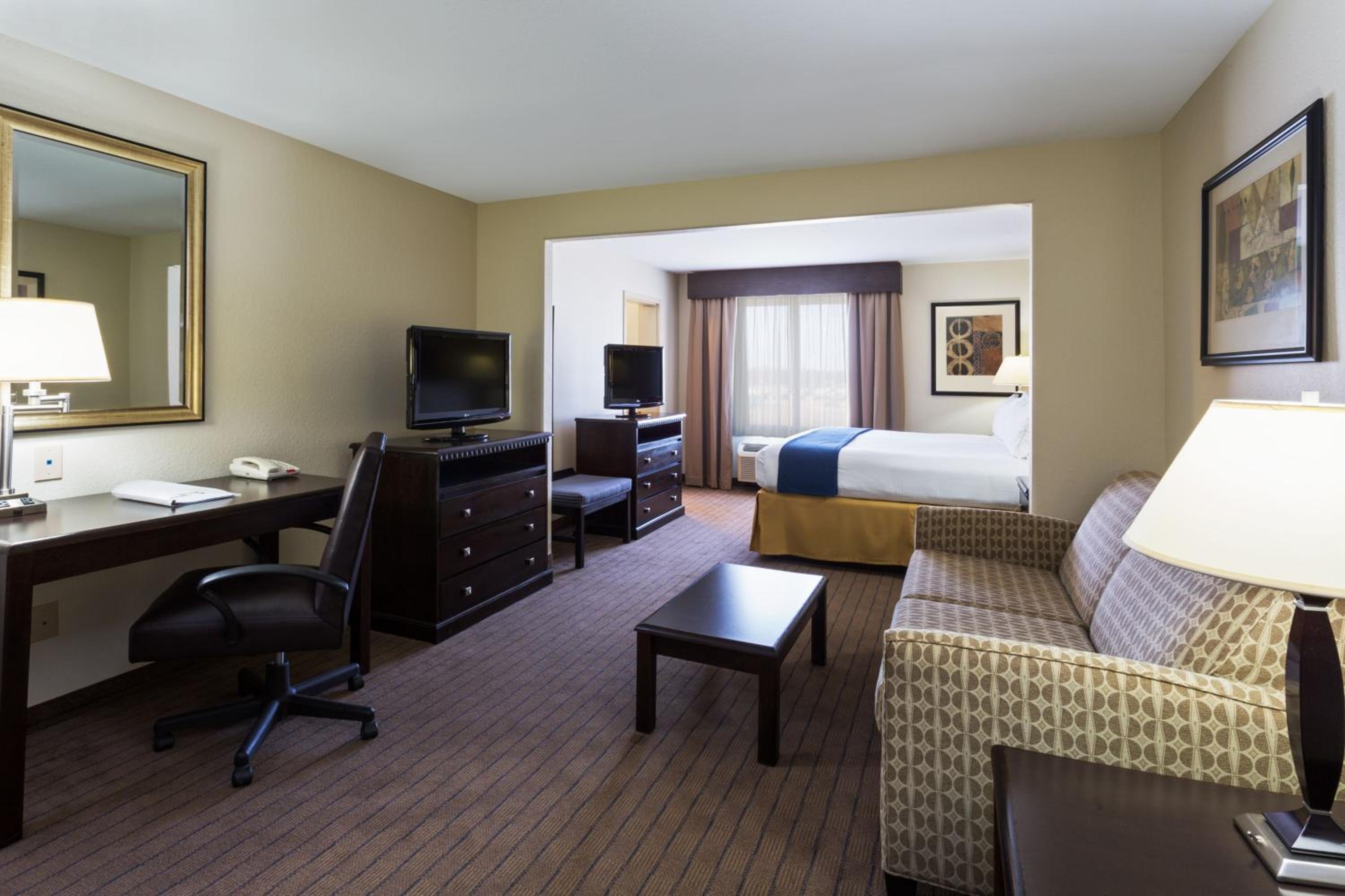 Suite - Hearing Accessible - Non-Smoking photo 2