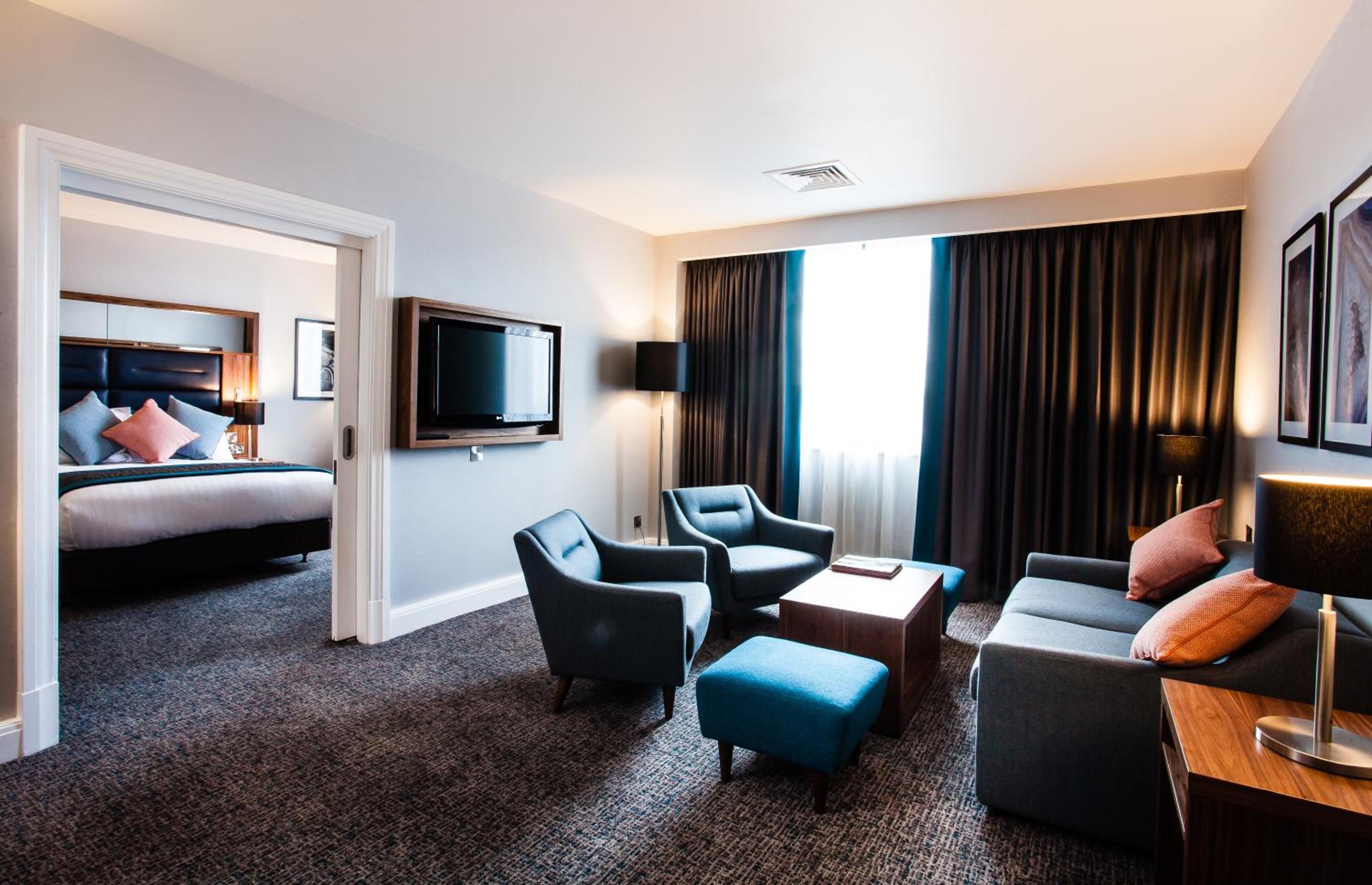 One-Bedroom Queen Suite with Lounge Access - Photo 7