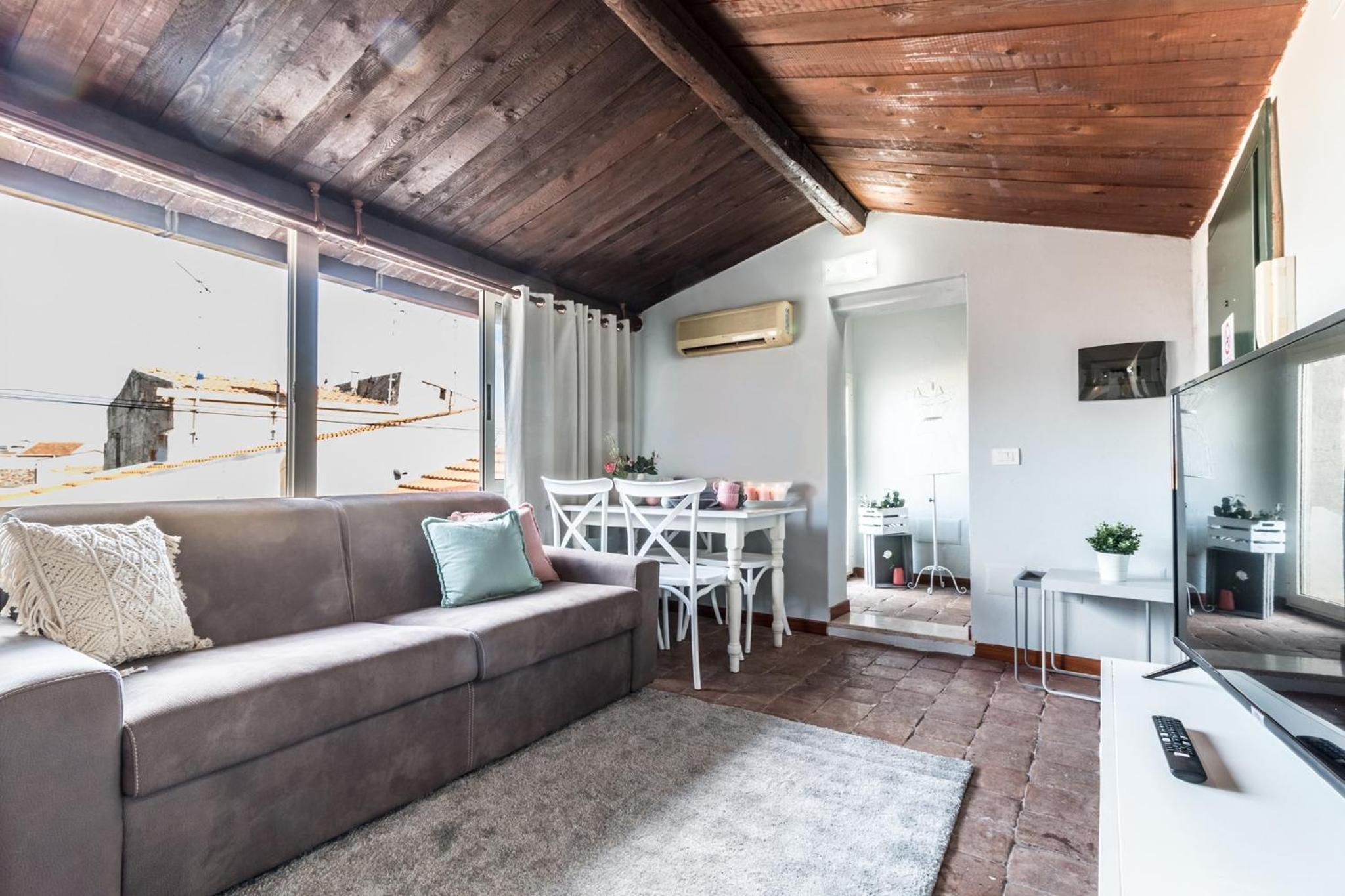 One-Bedroom Apartment - Photo 2