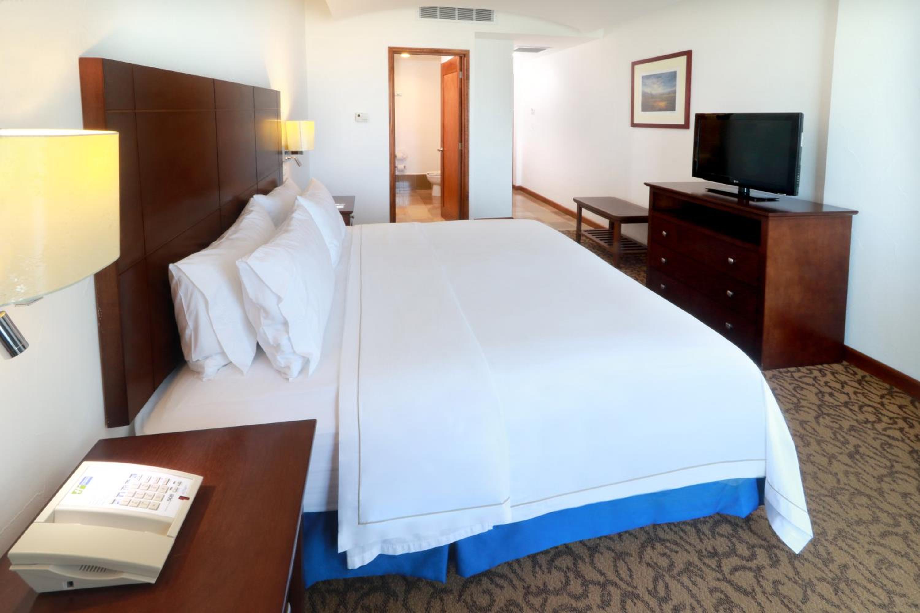 Standard King Room with River View - Photo 5