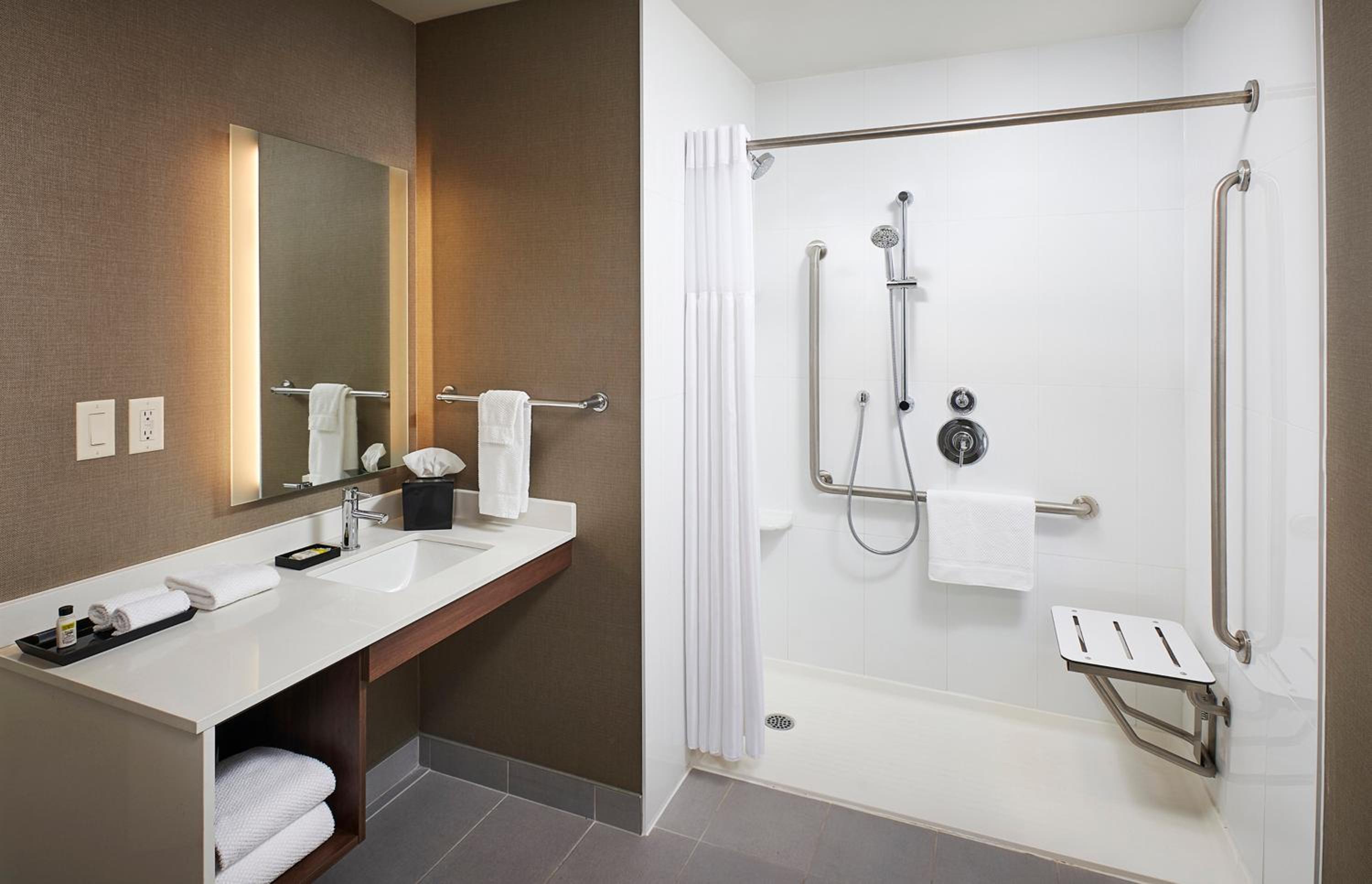 One-Bedroom Suite with Roll In Shower - Mobility Accessible