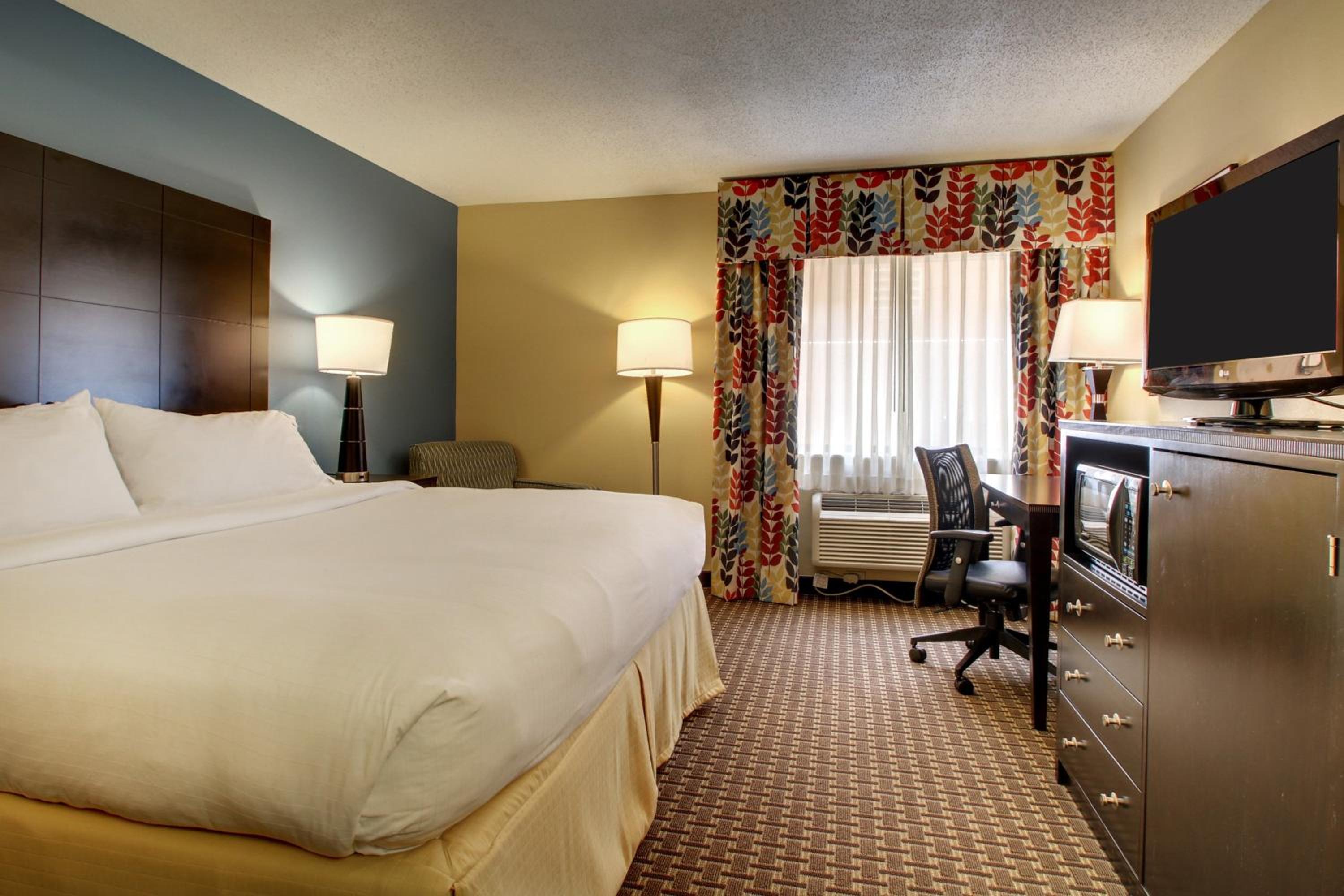 Standard King Room - Photo 2