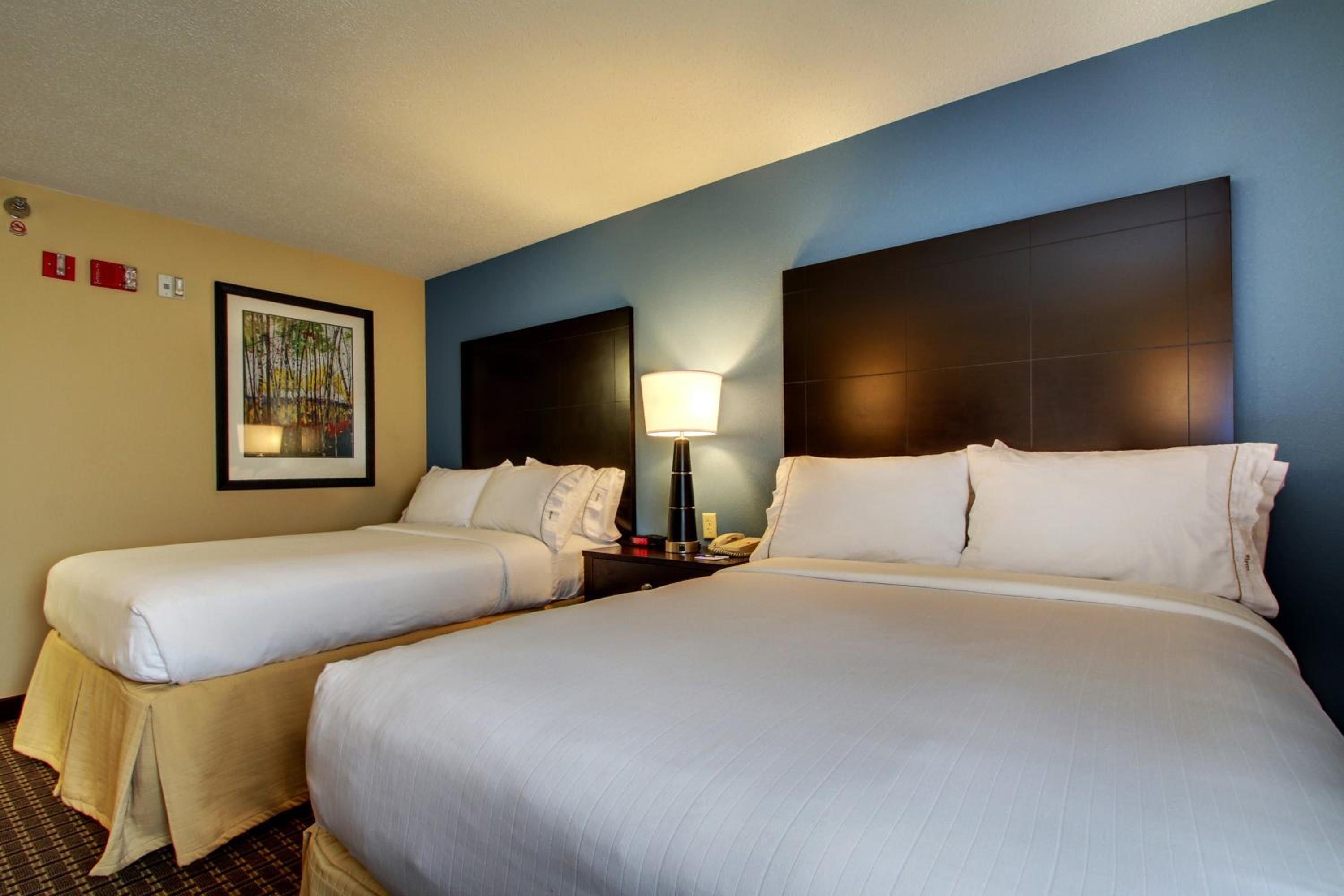 Standard Double Room with Two Double Beds - Photo 2