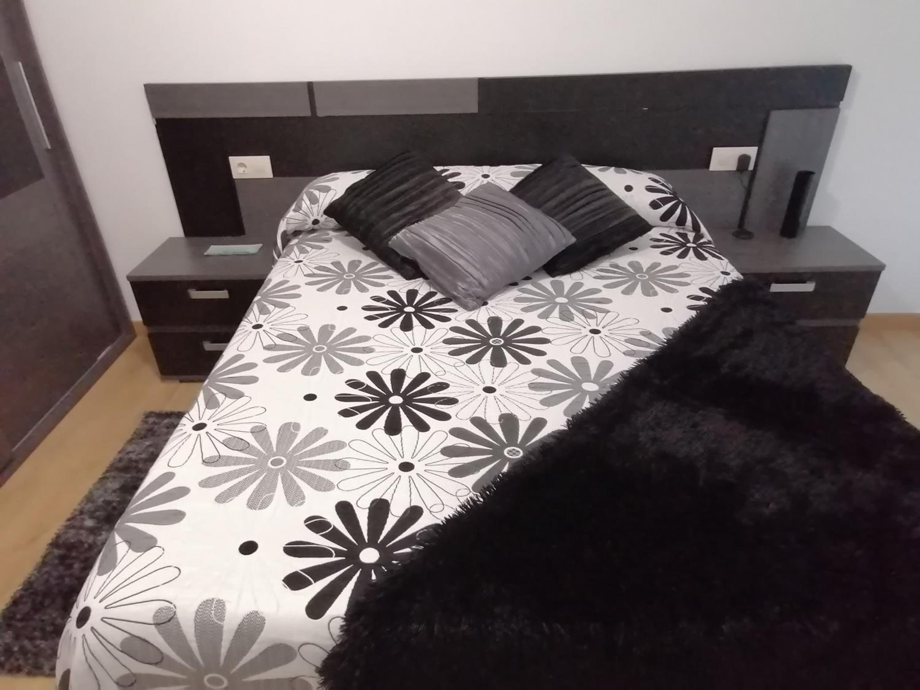 Three-Bedroom Apartment - Photo 31