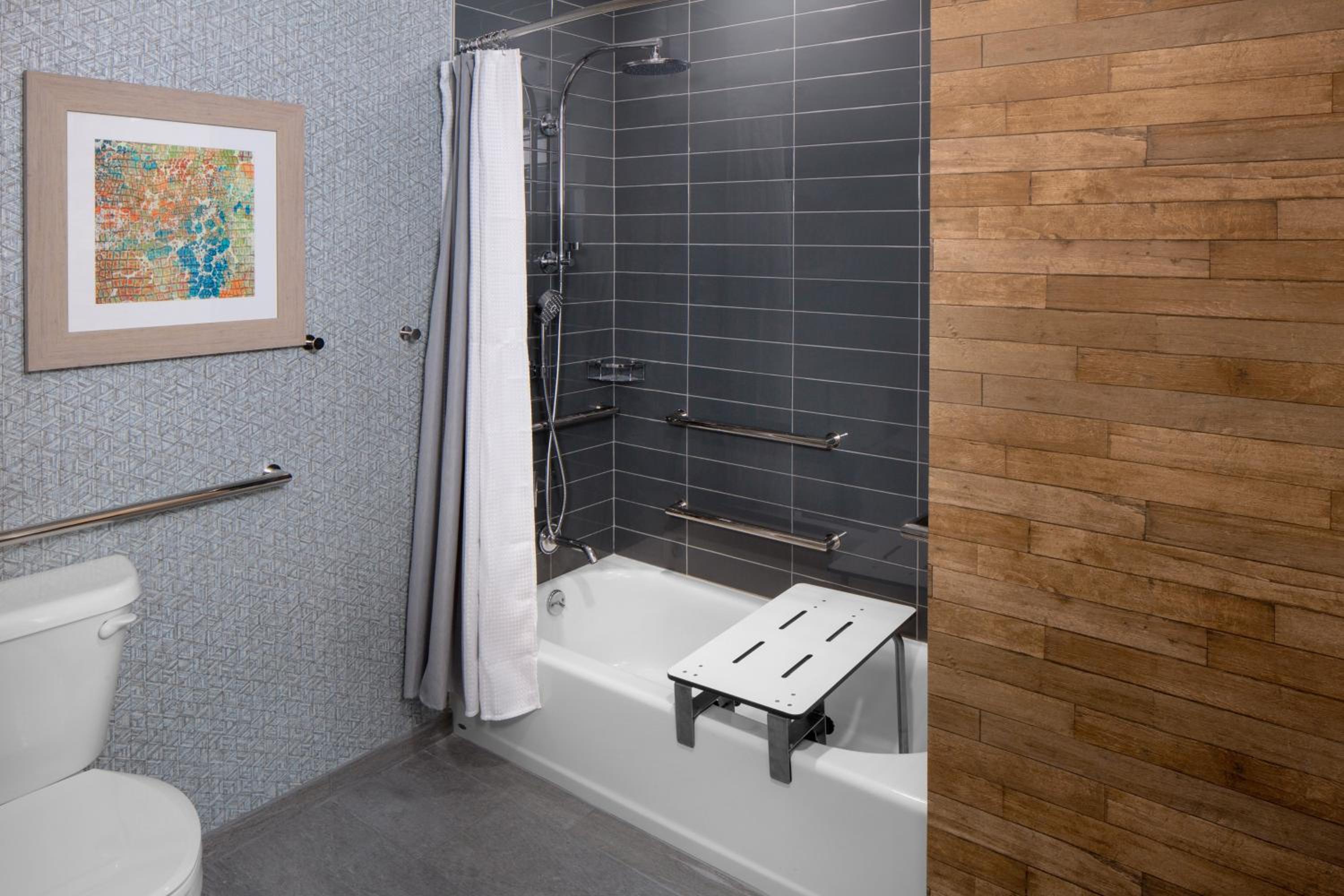 Queen Room with Two Queen Beds - Mobility Access Tub/Non-Smoking