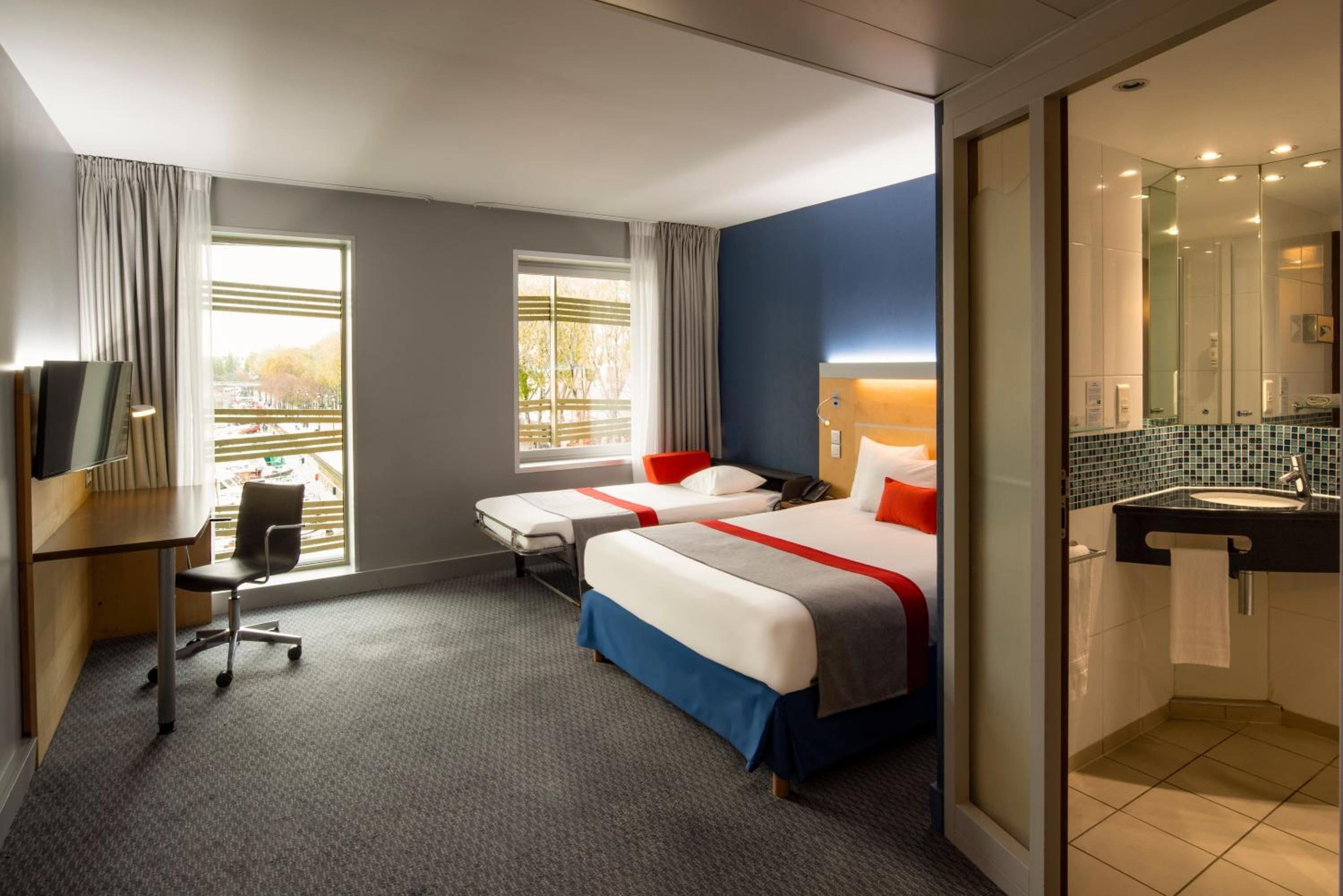 Standard Double Room with Marina View and Single Sofa Bed