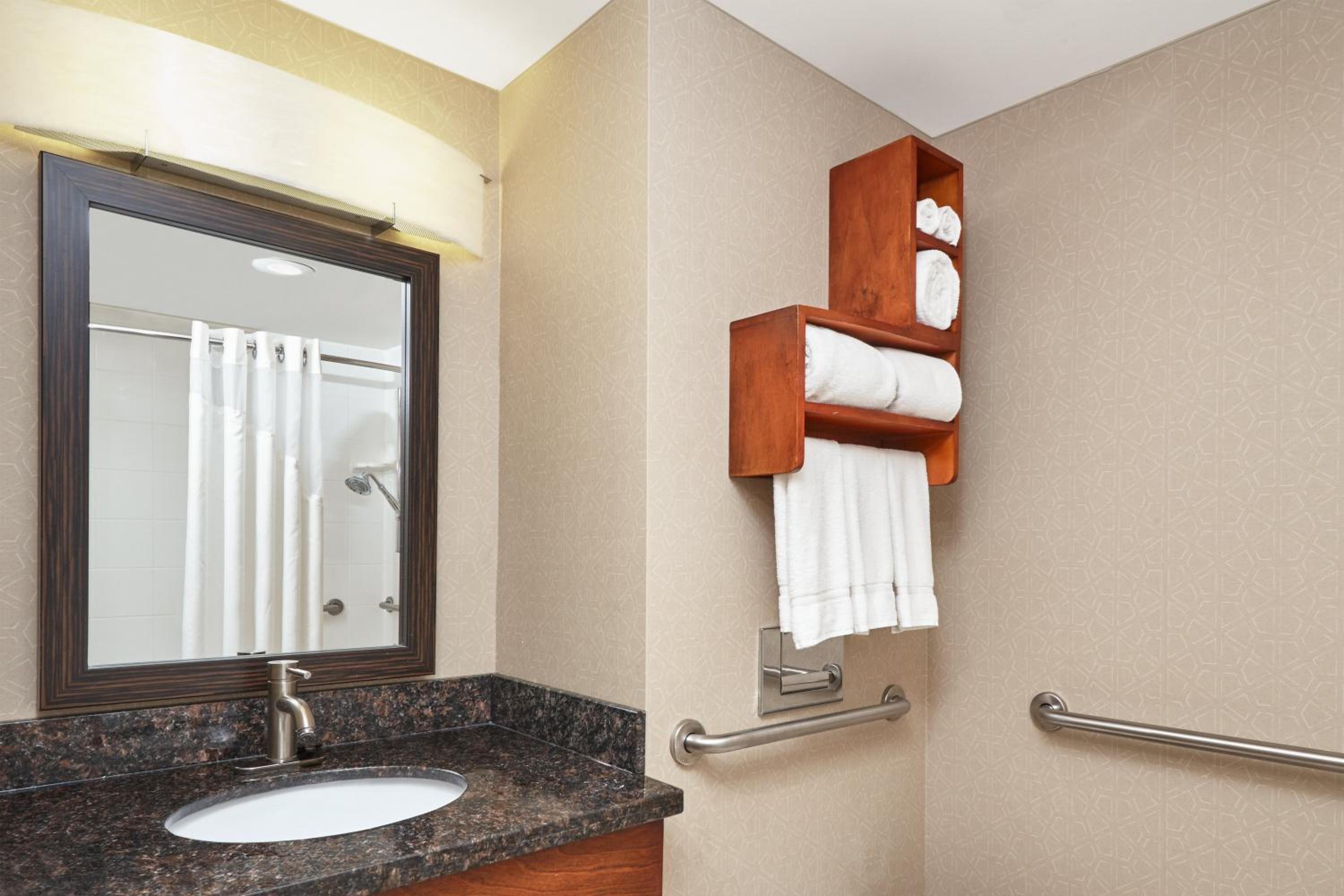 Standard Double Room with Two Double Beds - Communications Accessible - Photo 2