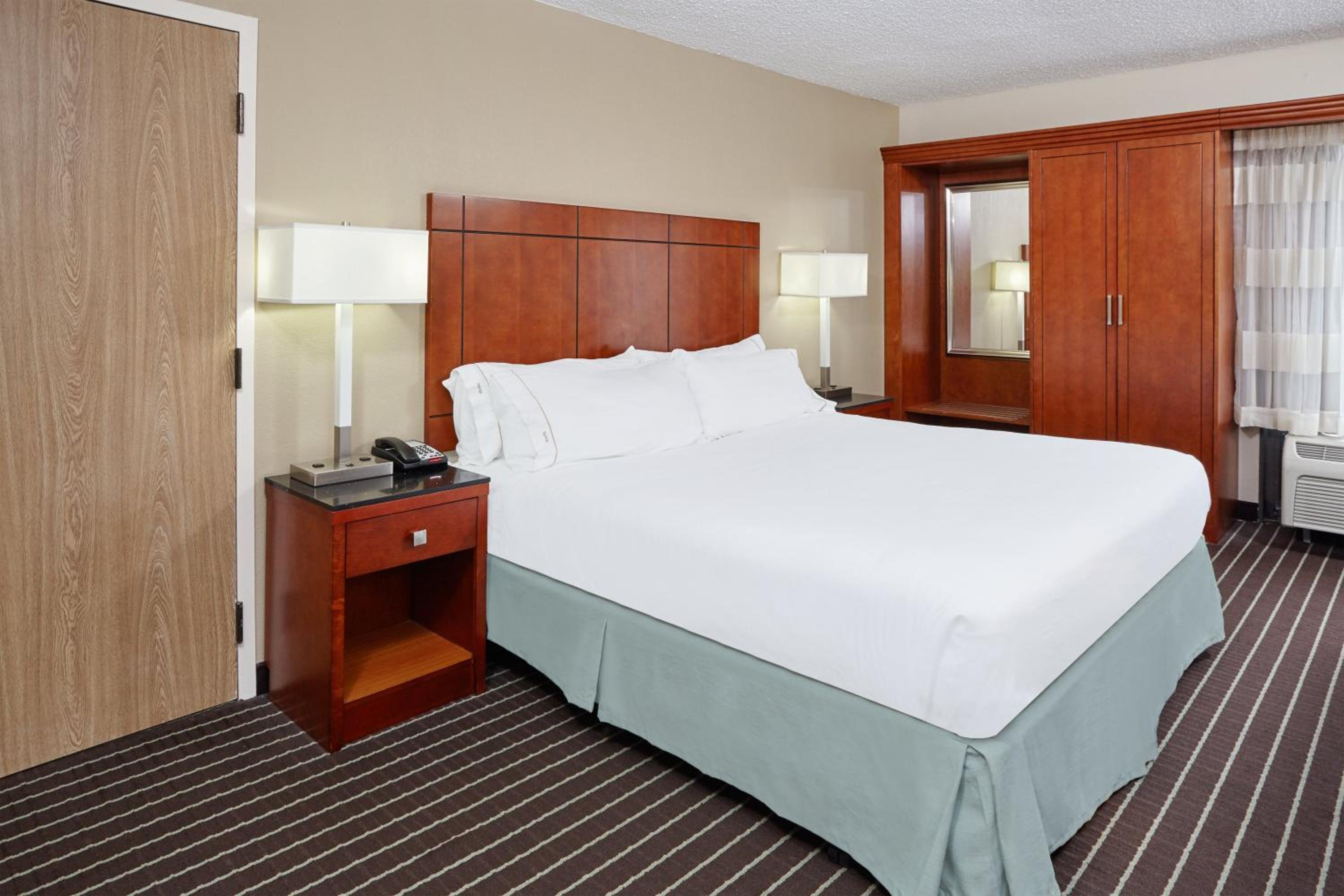 King Room - Hearing Accessible - Non-Smoking photo 2