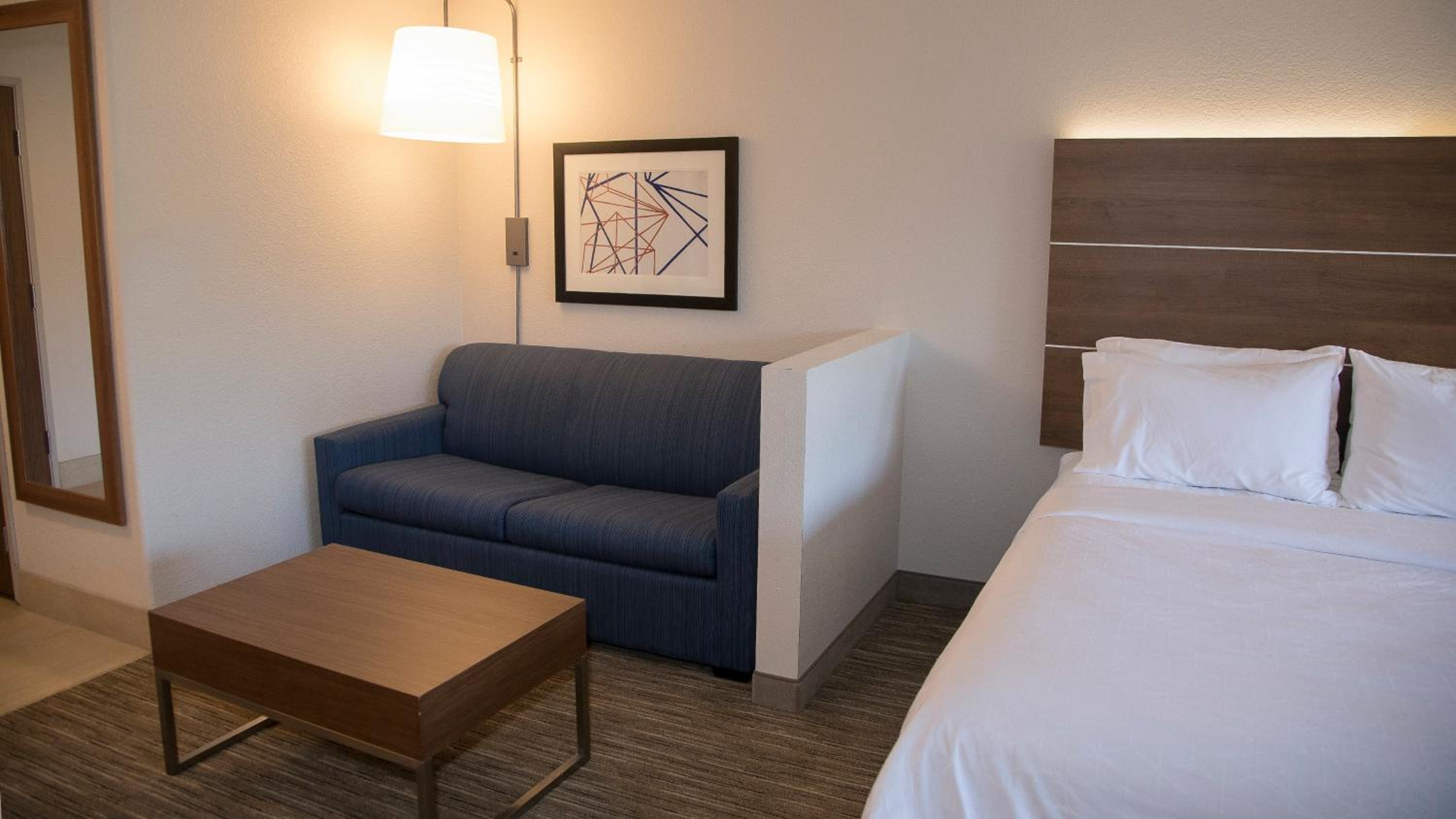 Suite with Two Beds - Non-Smoking - Photo 8