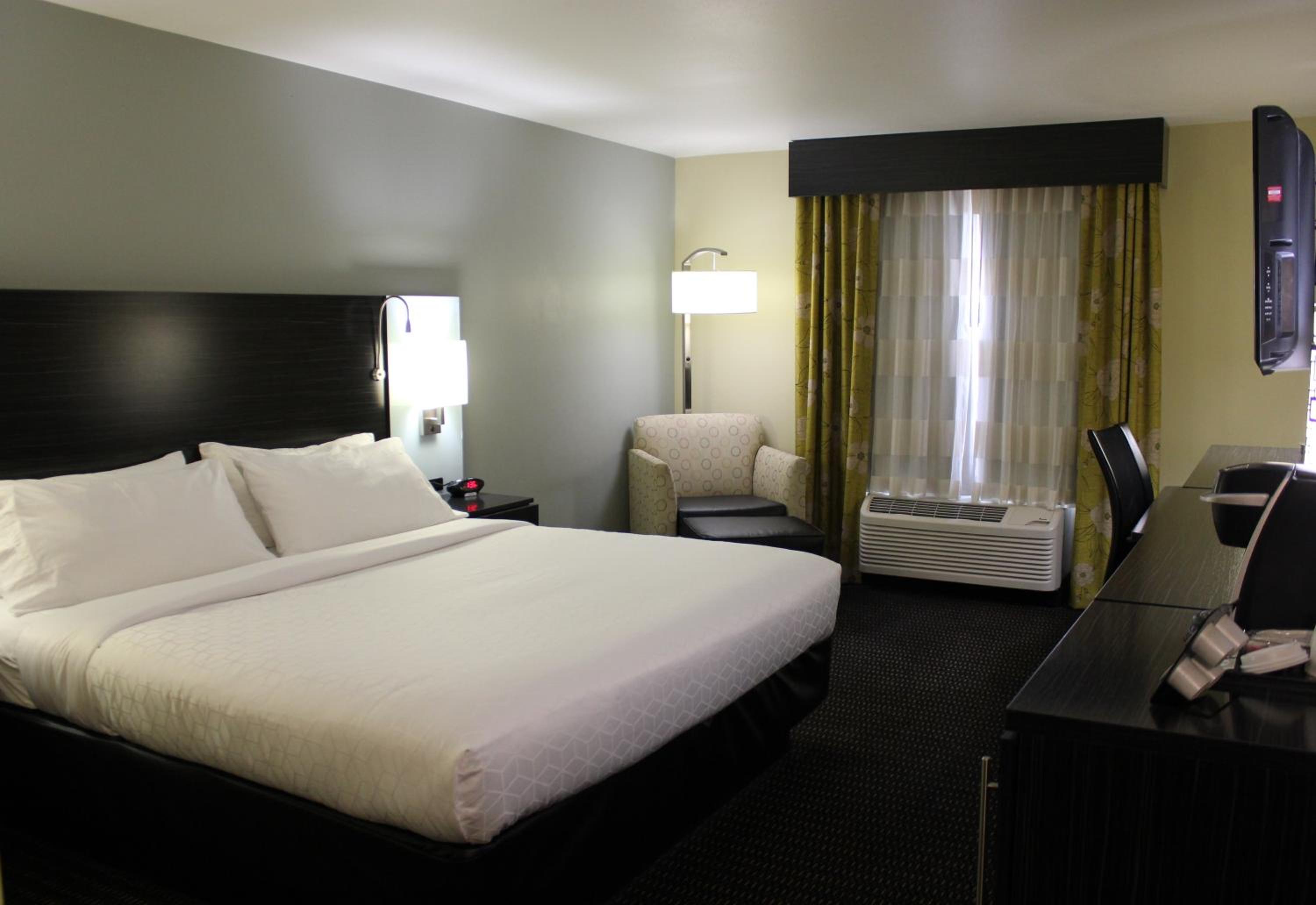 Standard King Room - Photo 2
