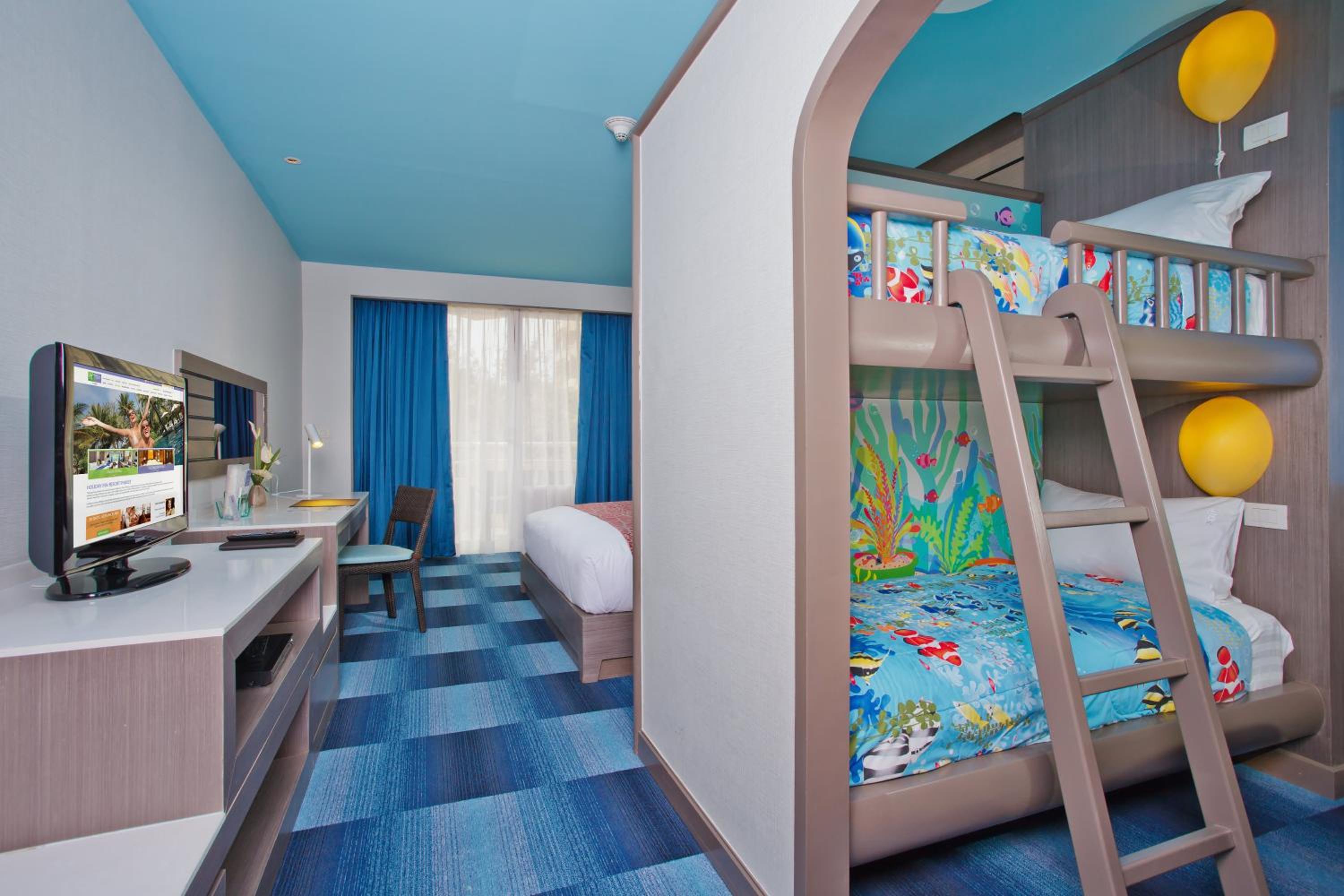 1 King 1 Bunk Bed Standard Family Room - Photo 2