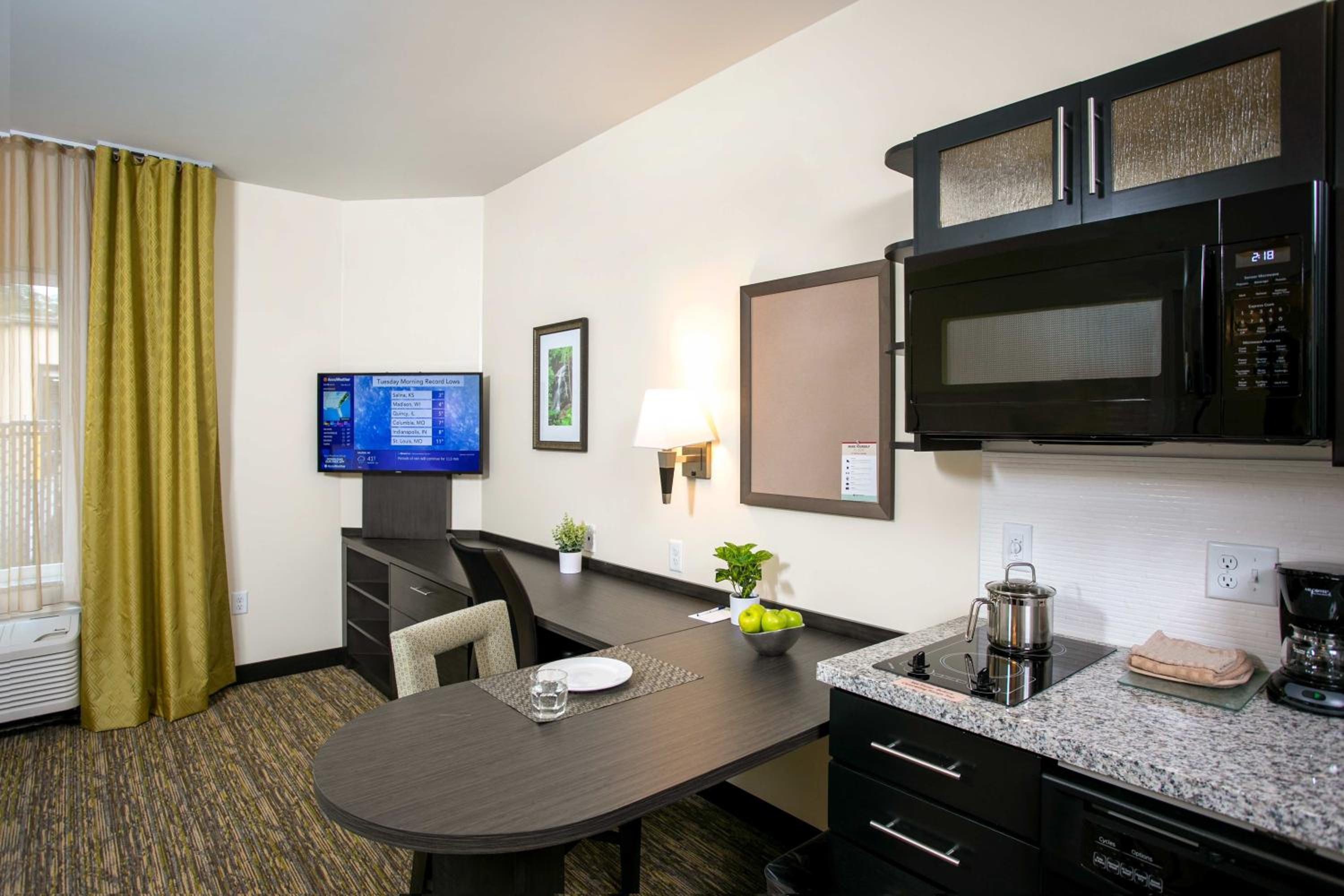 Studio Queen Suite - Photo 2