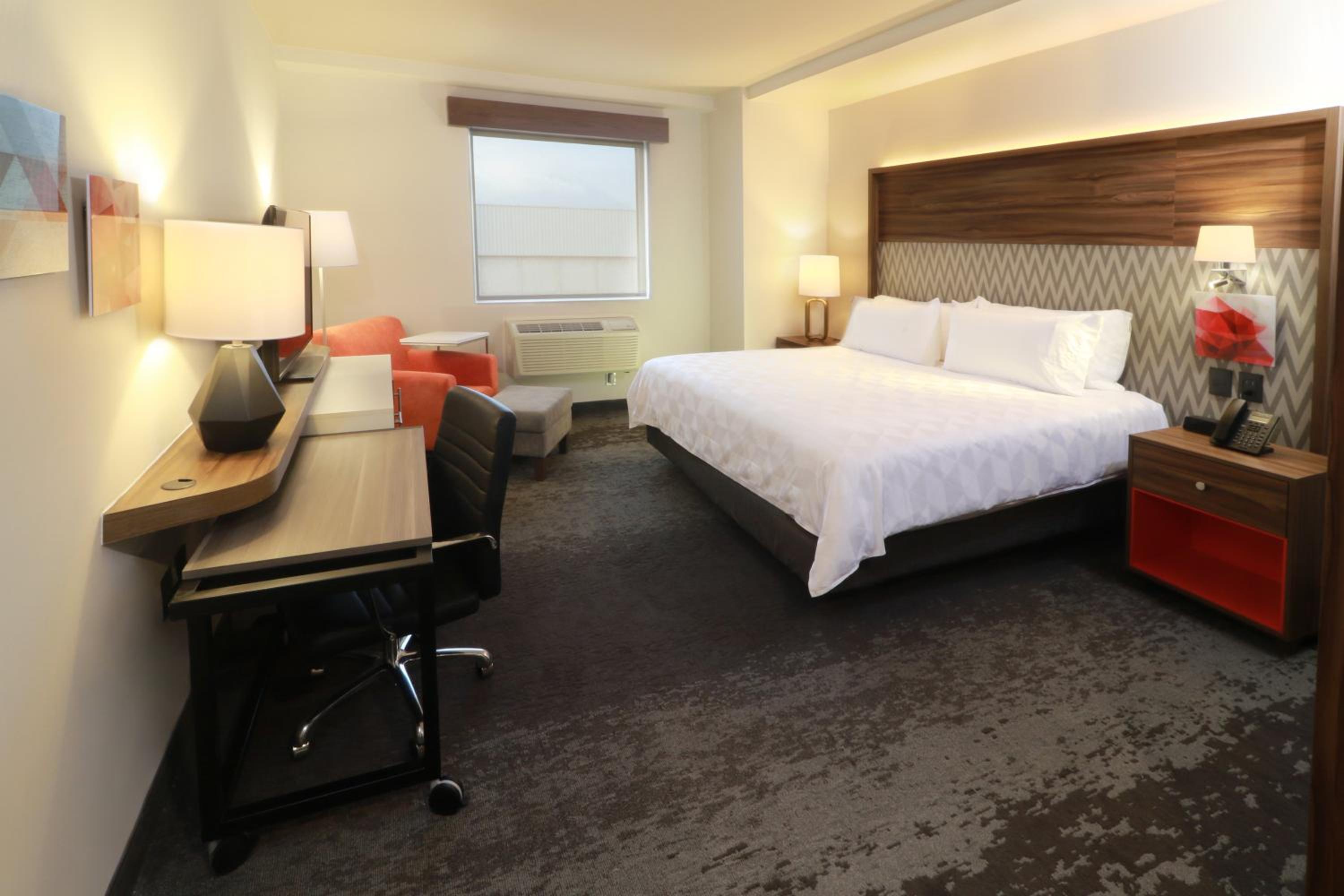 Standard King Room - Photo 6