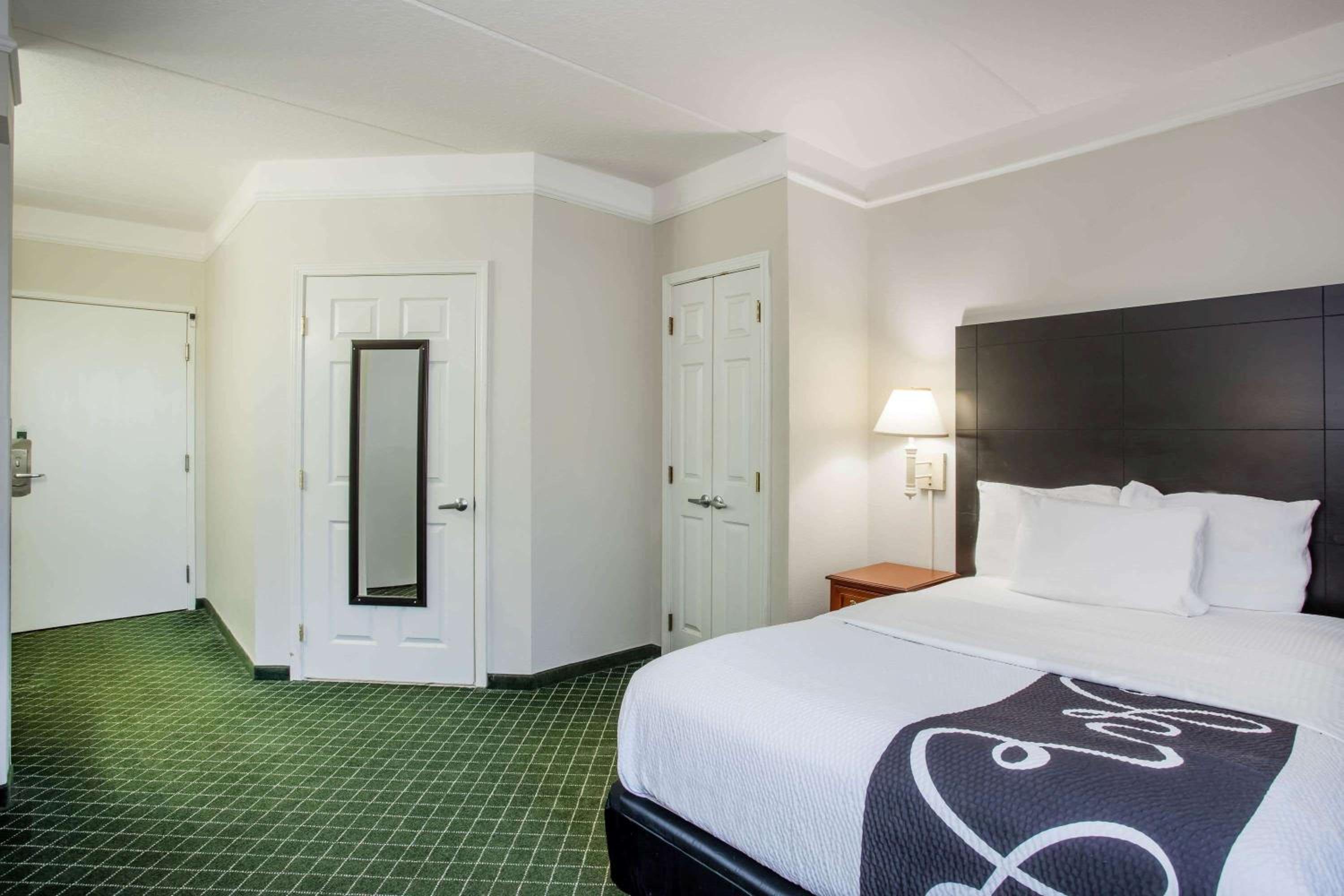Full Size Bed - Disability Access - Photo 2