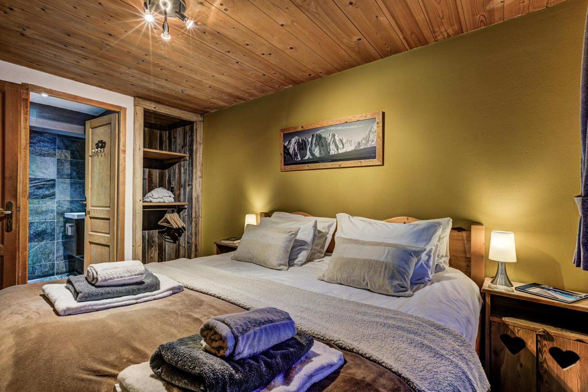 Double or Twin Room with Private Bathroom