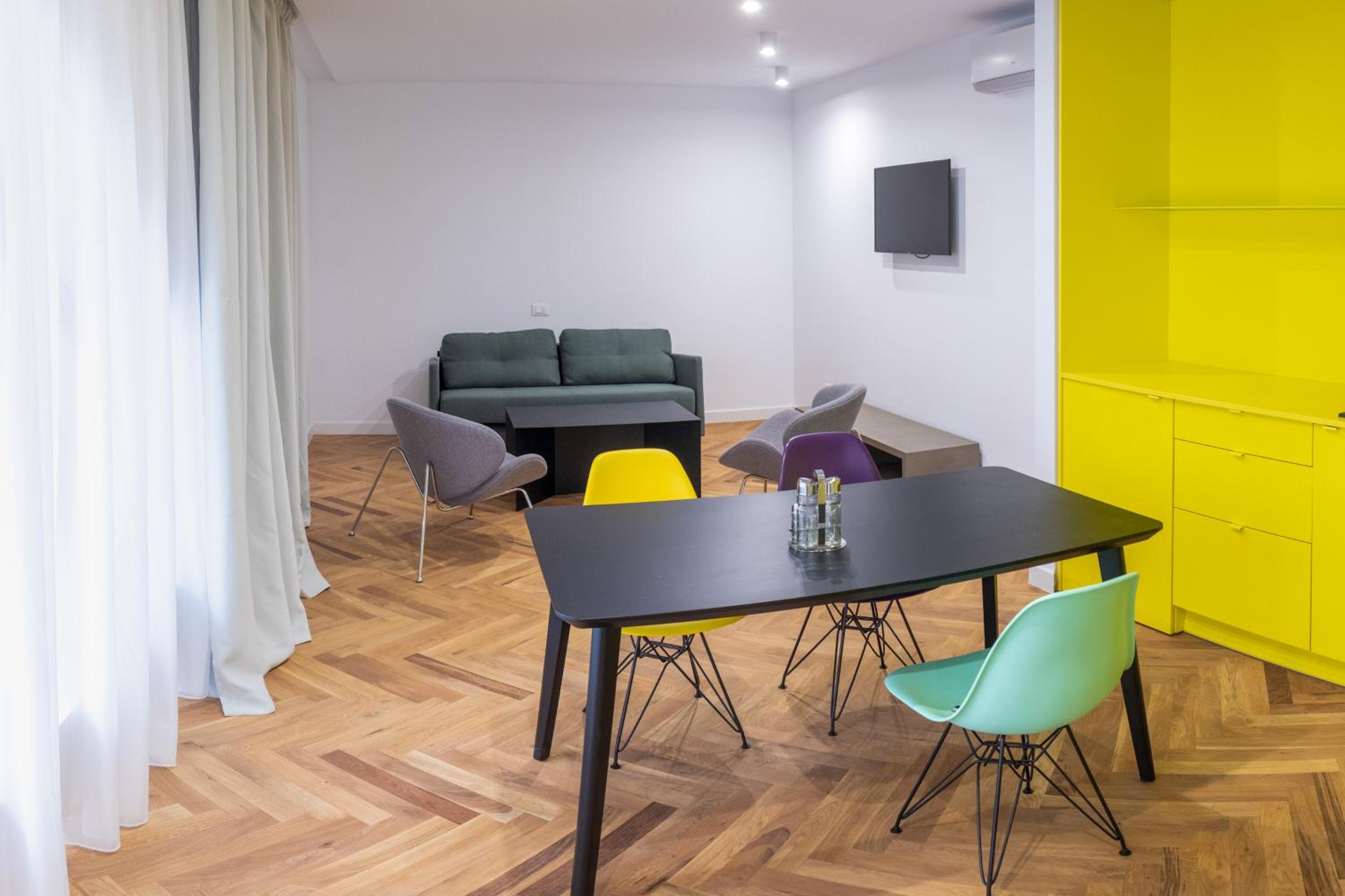 Deluxe One Bedroom Apartment with Terrace photo 3