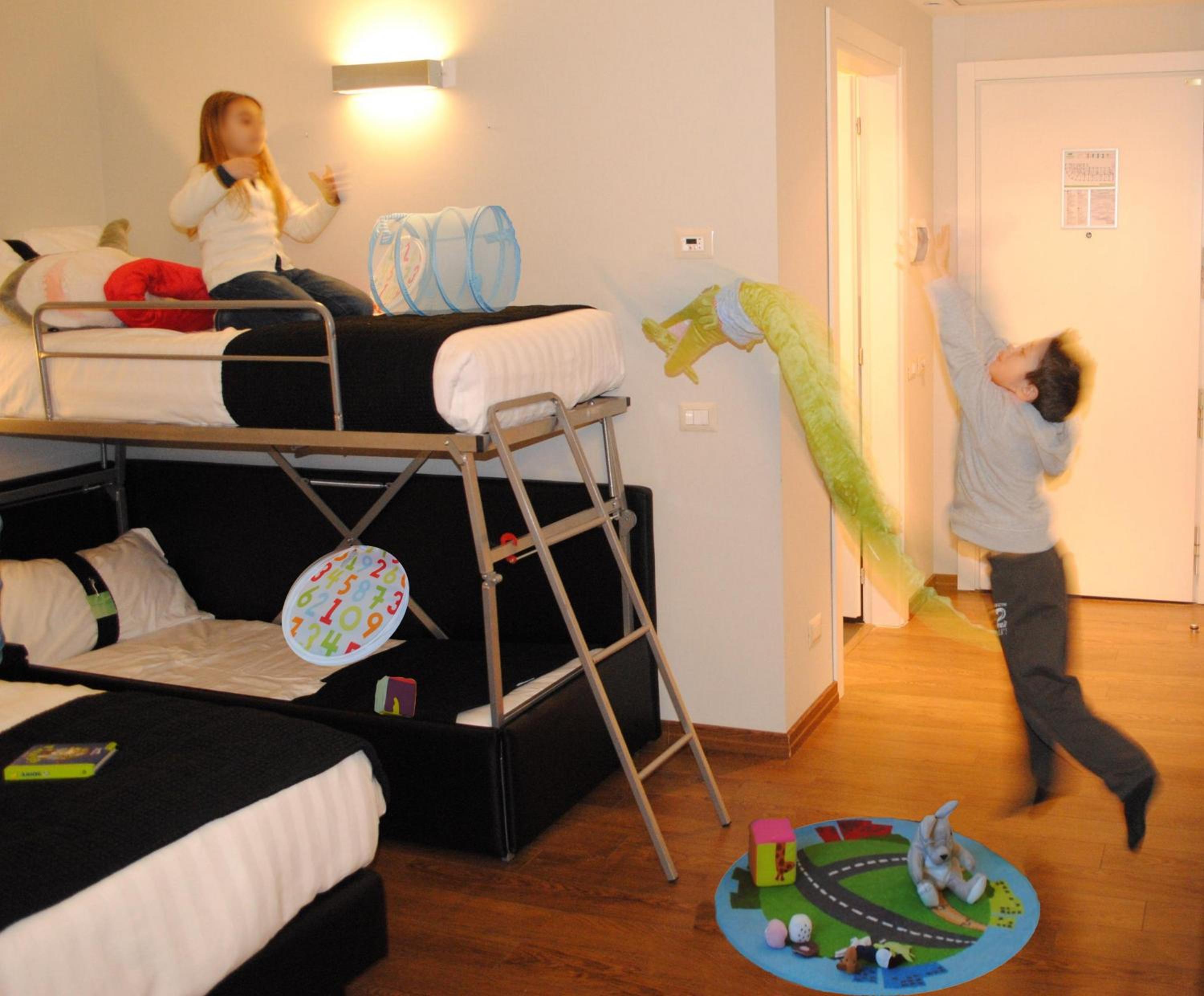 One-Bed Room - Non-Smoking photo 2