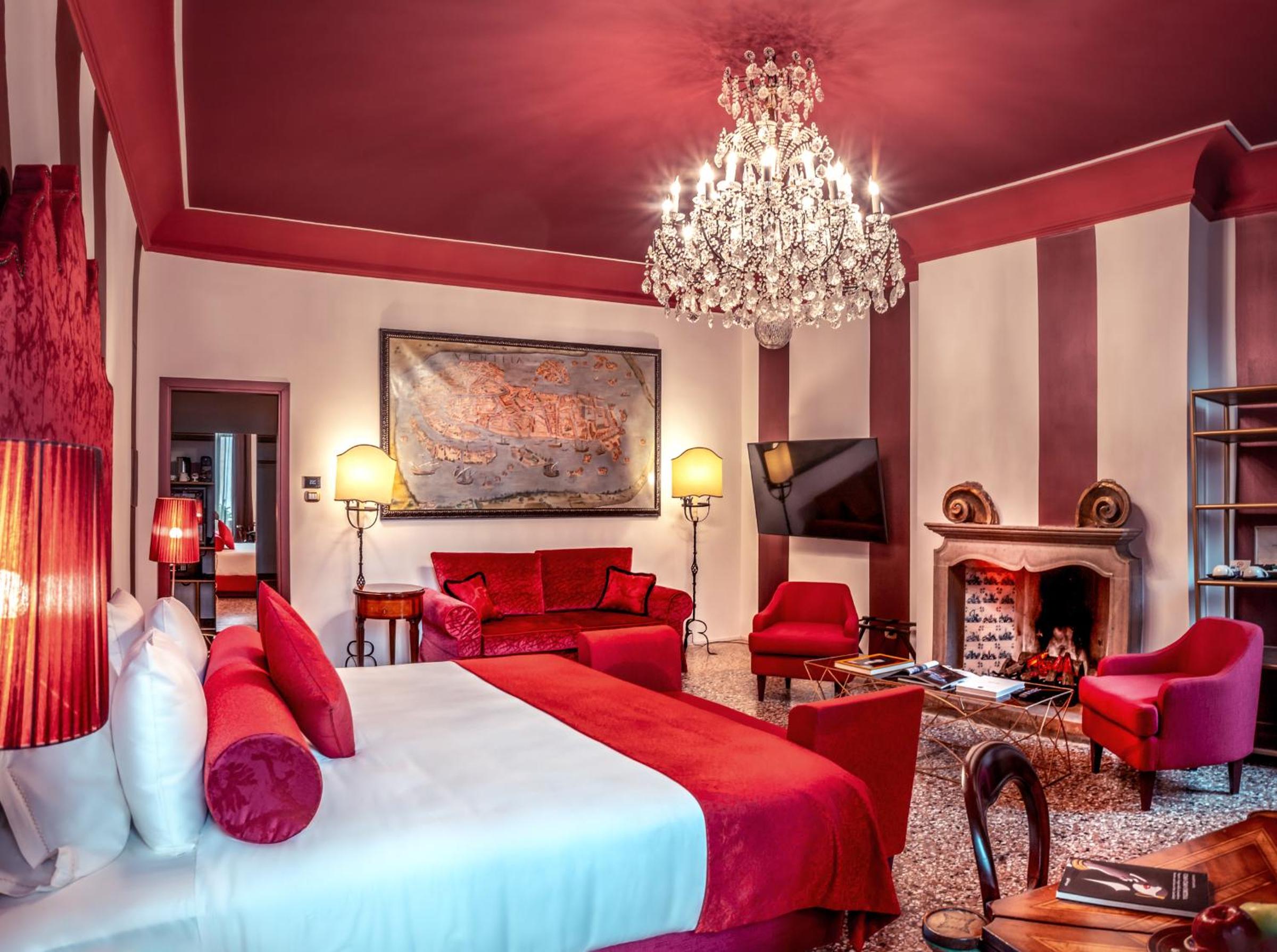 Deluxe Junior Suite with Canal View