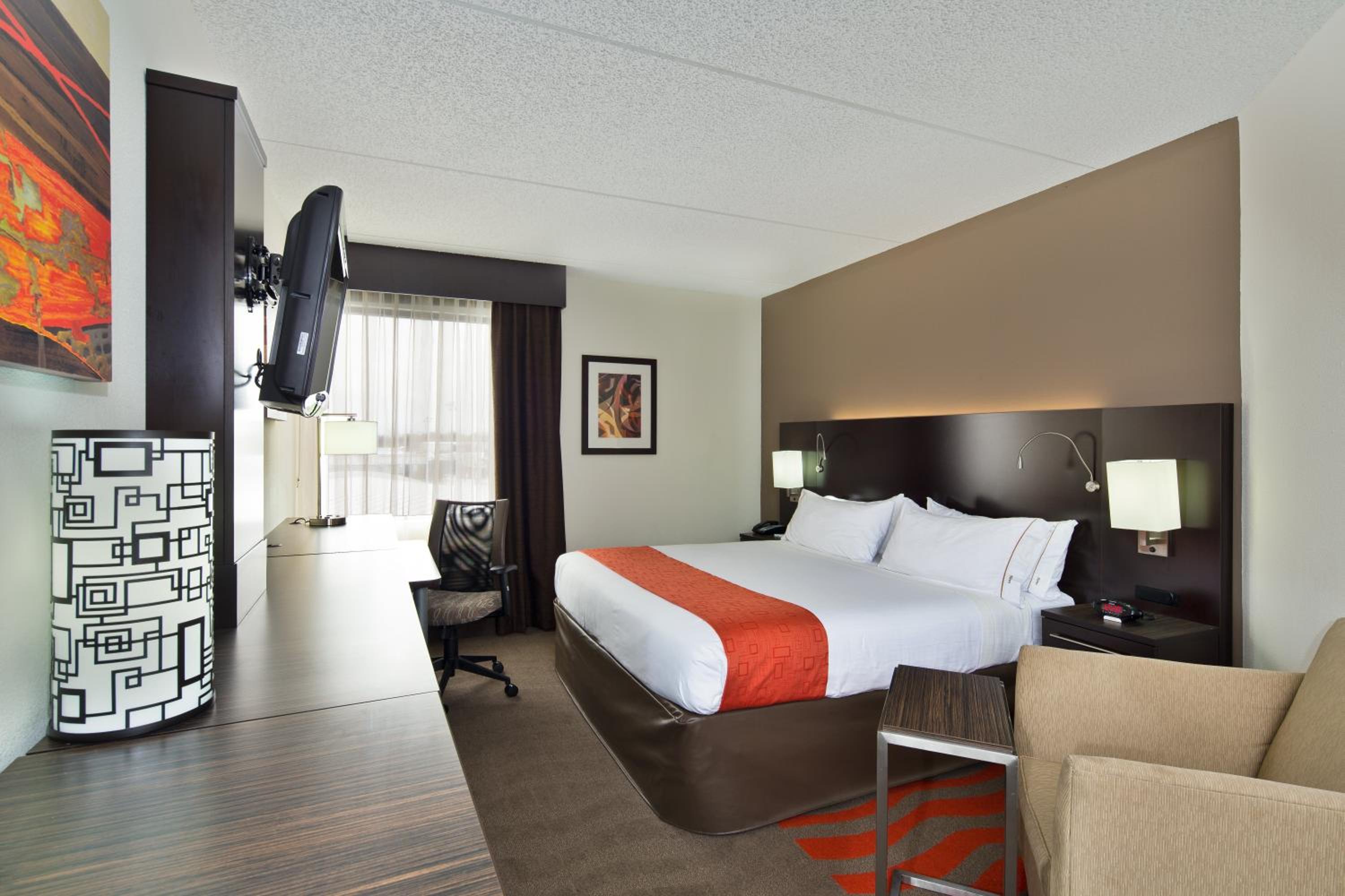 King Room - Mobility Access/Hearing Accessible - Photo 4