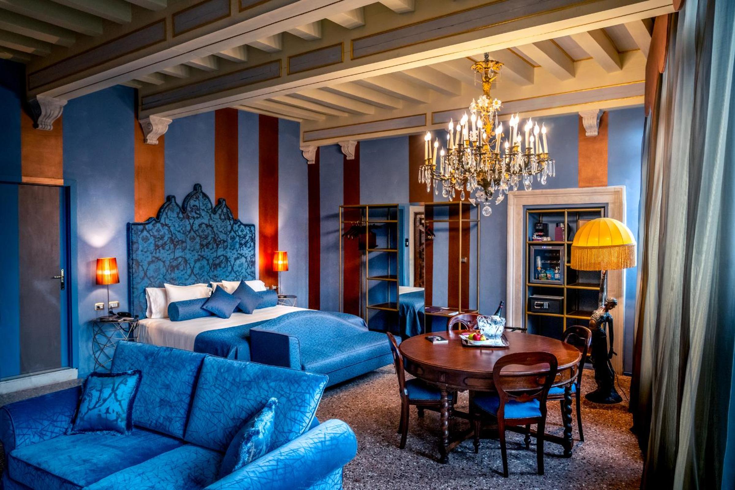 Executive Suite with Spa and Canal View