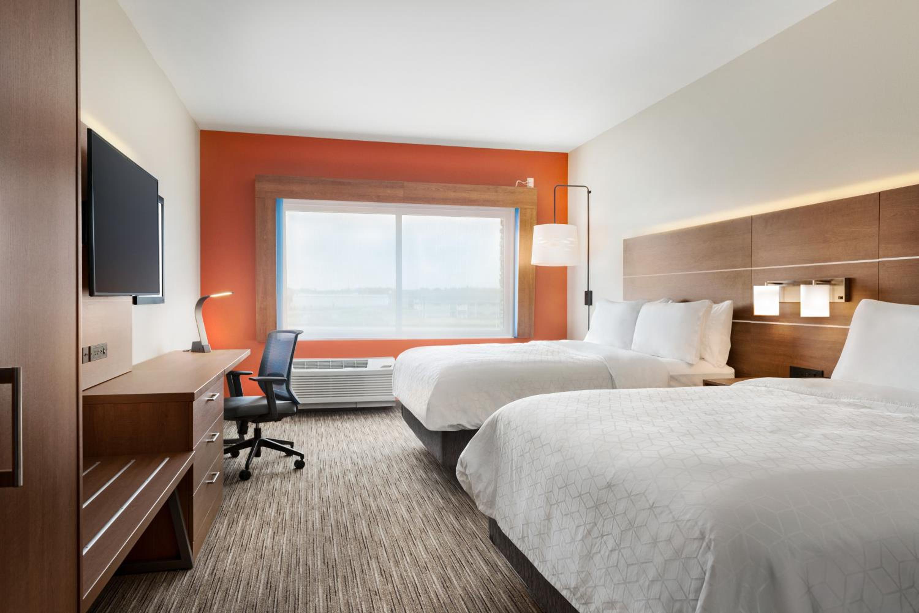 Standard Queen Room with Two Queen Beds - Communications Accessible - Photo 3