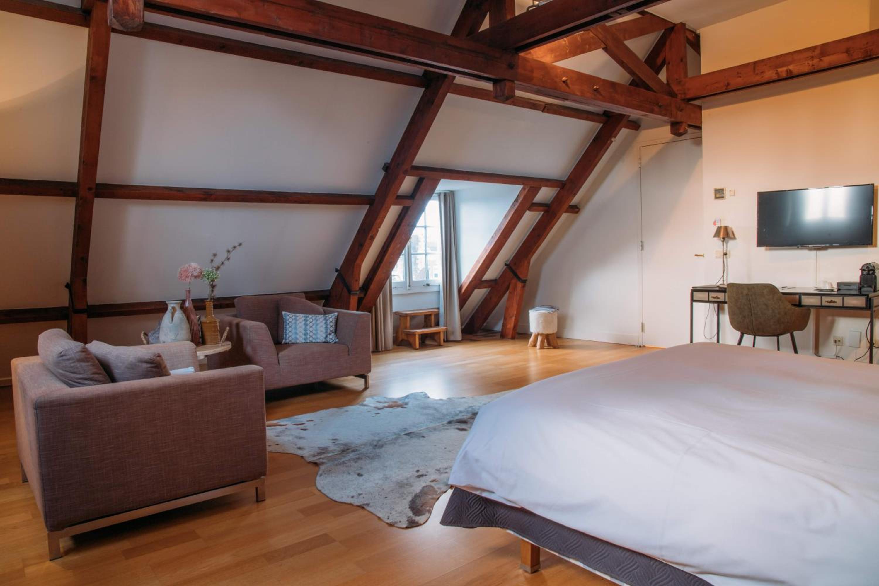 Superior Suite - Photo 5