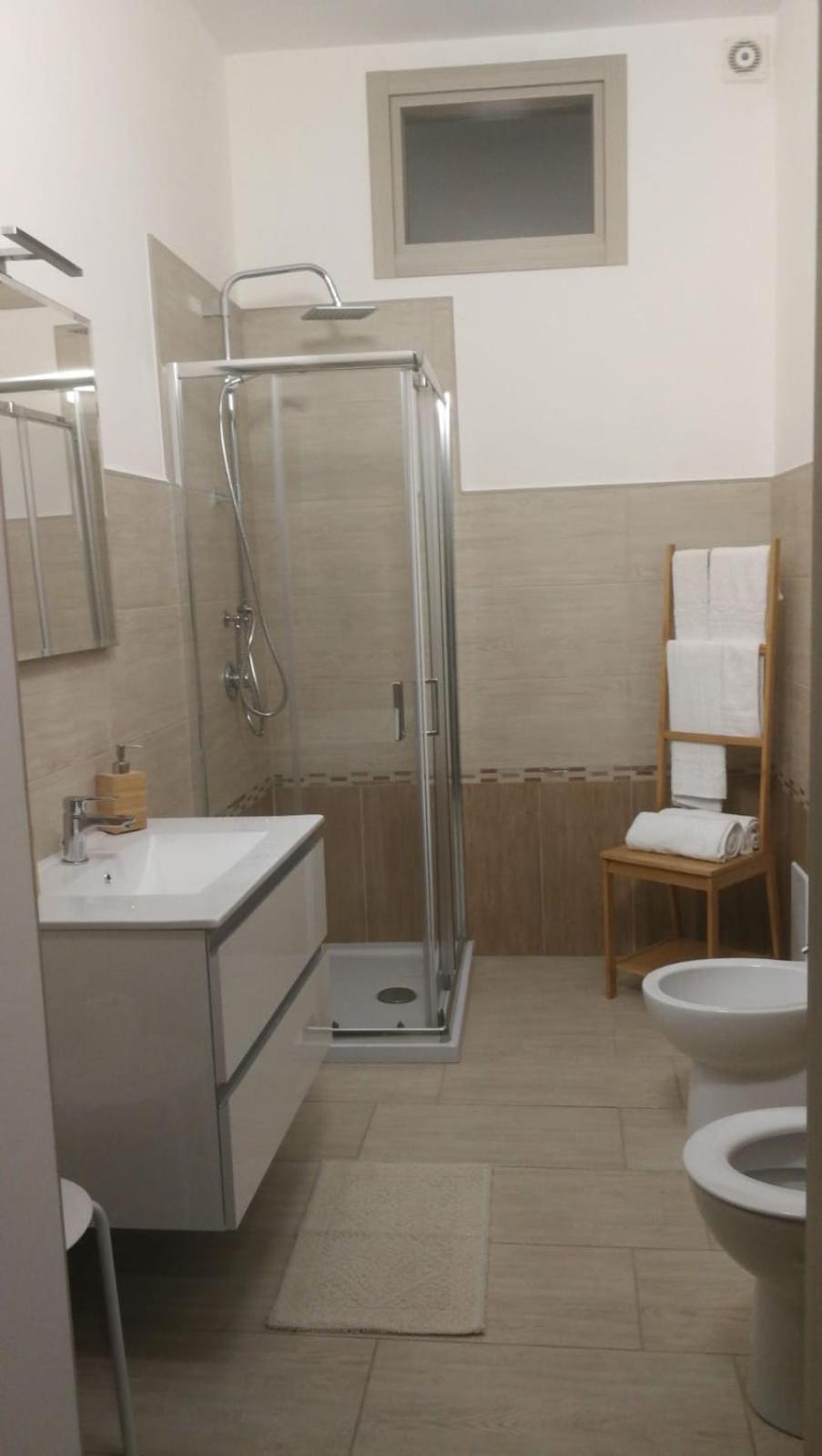Quadruple Room with Private Bathroom - Photo 3