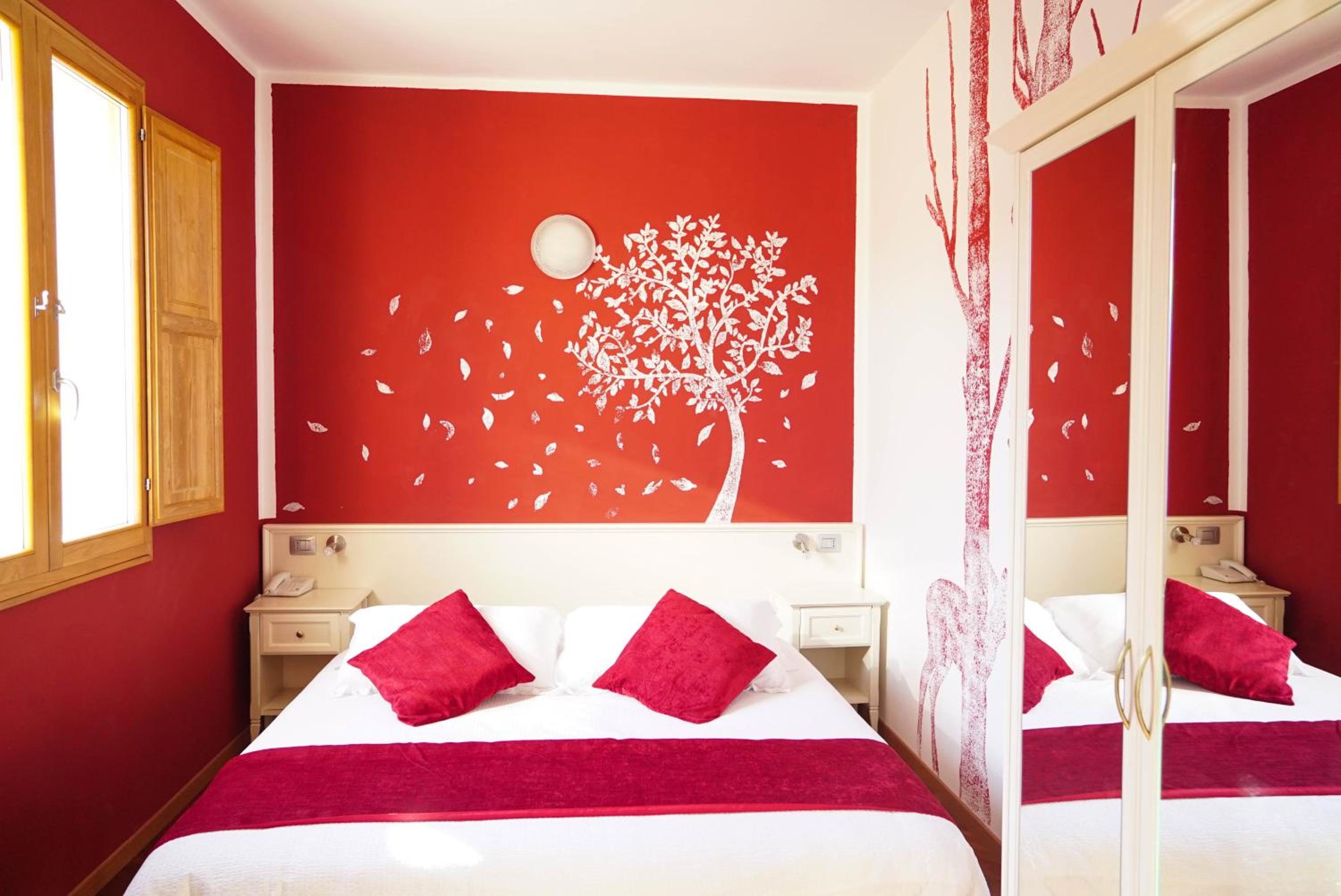 Deluxe King Room - Photo 3