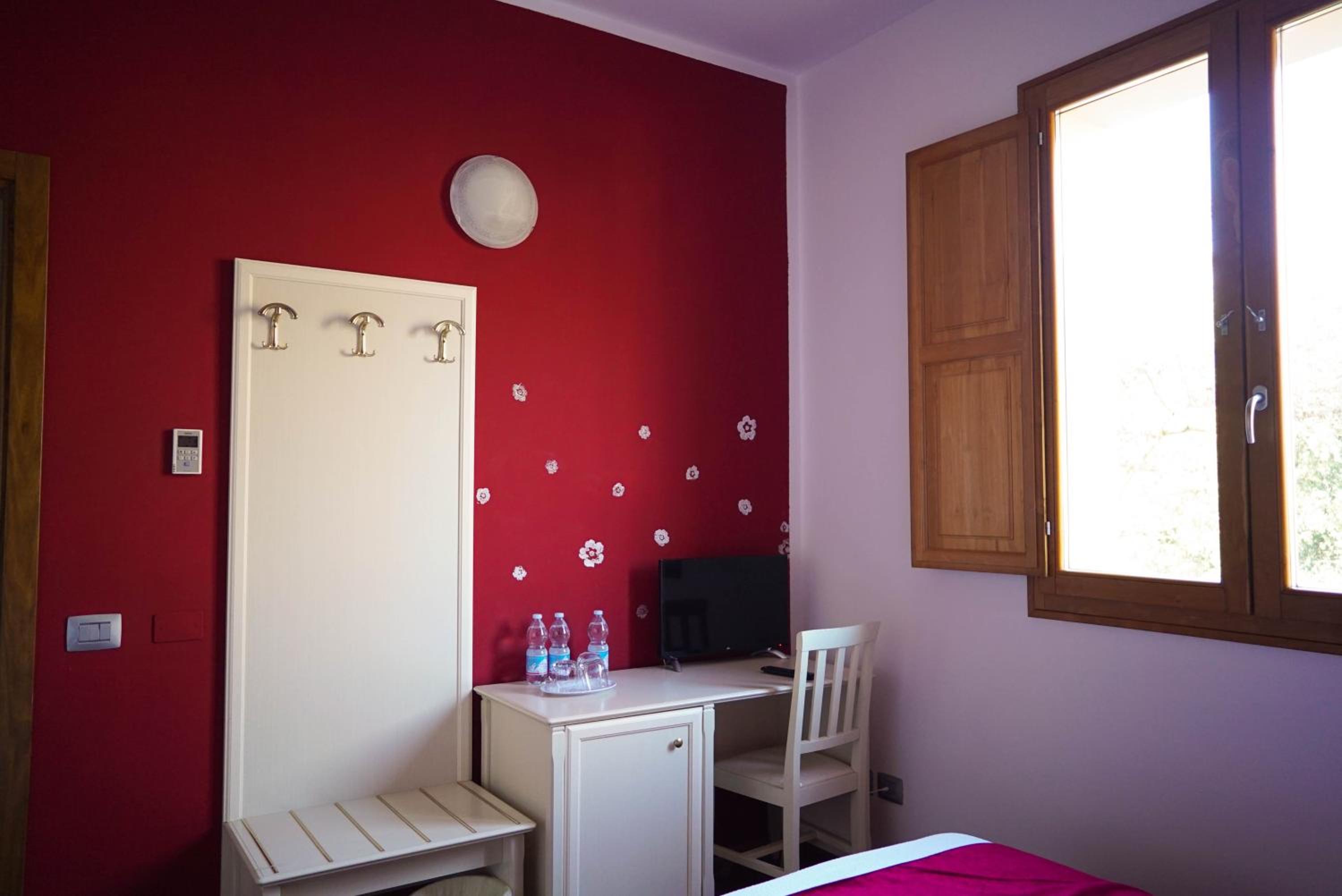 Deluxe Triple Room - Photo 10
