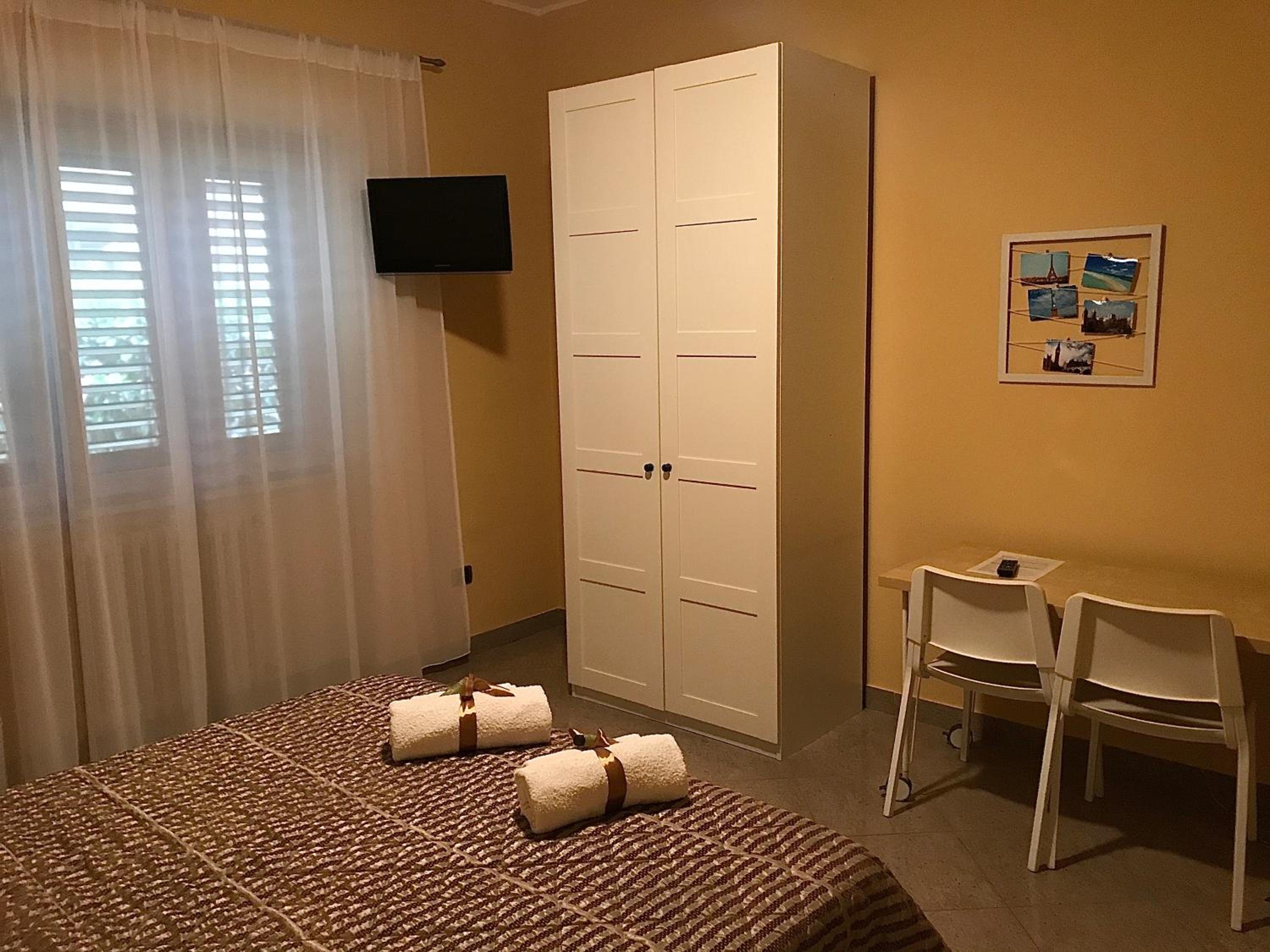 Double or Twin Room with Private External Bathroom photo 2