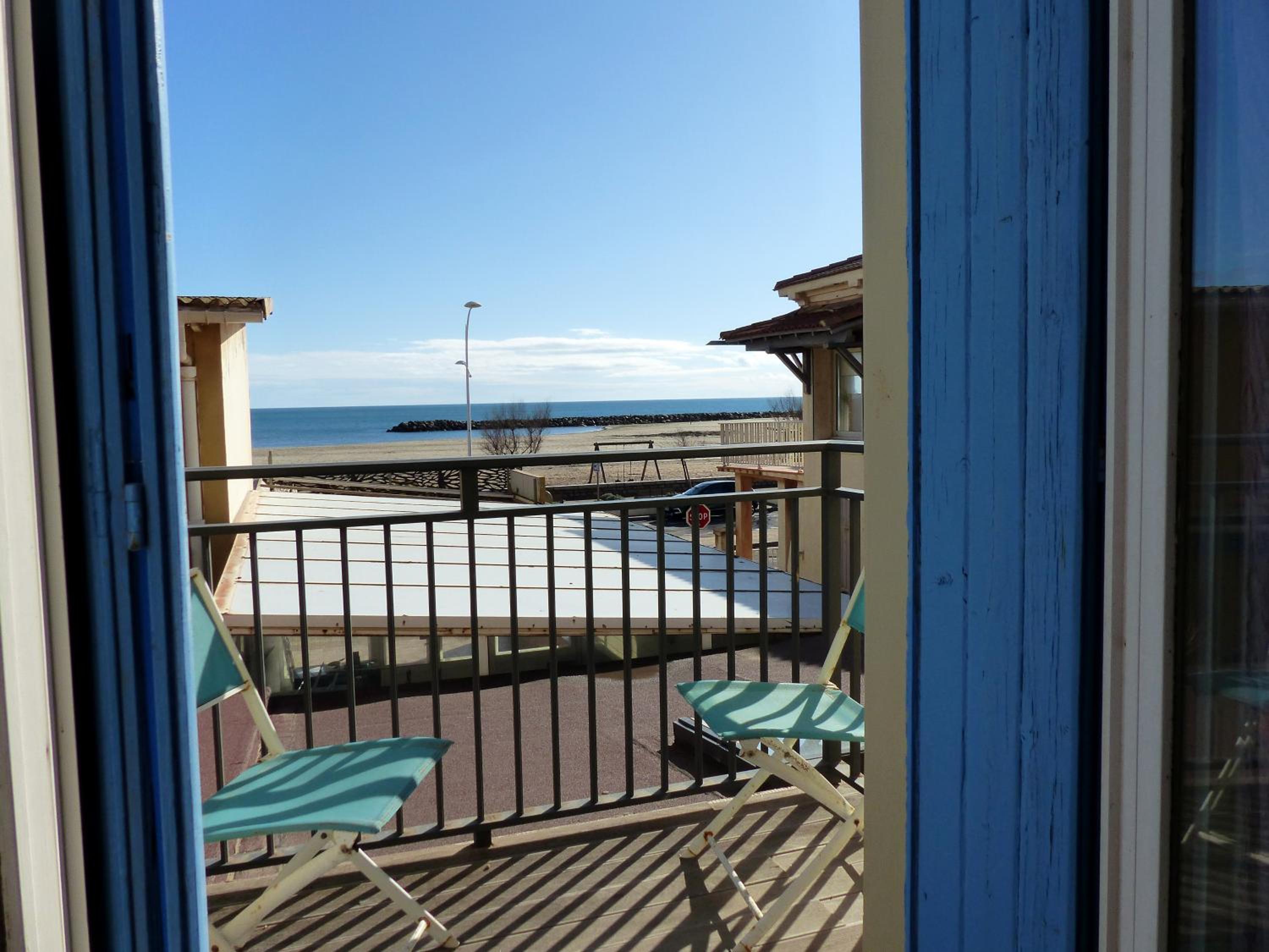 Double Room with Balcony and Sea View - Photo 5