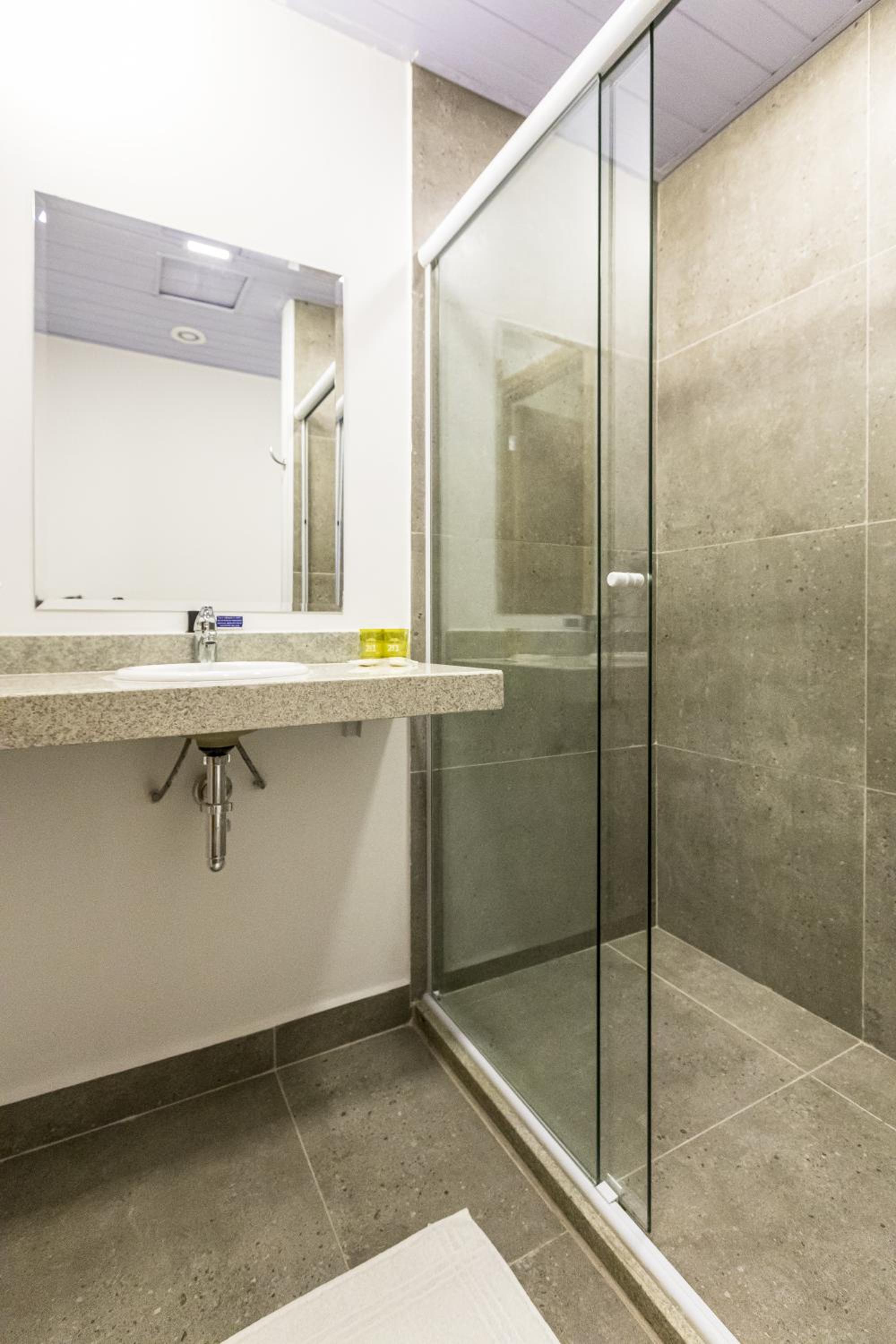 Double Room - Photo 8