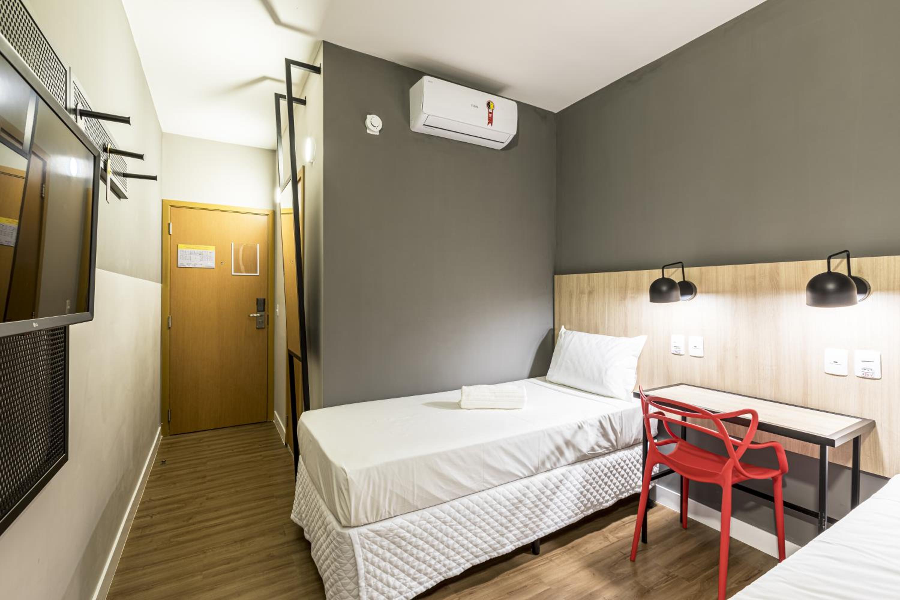 Standard Twin Room - Photo 1