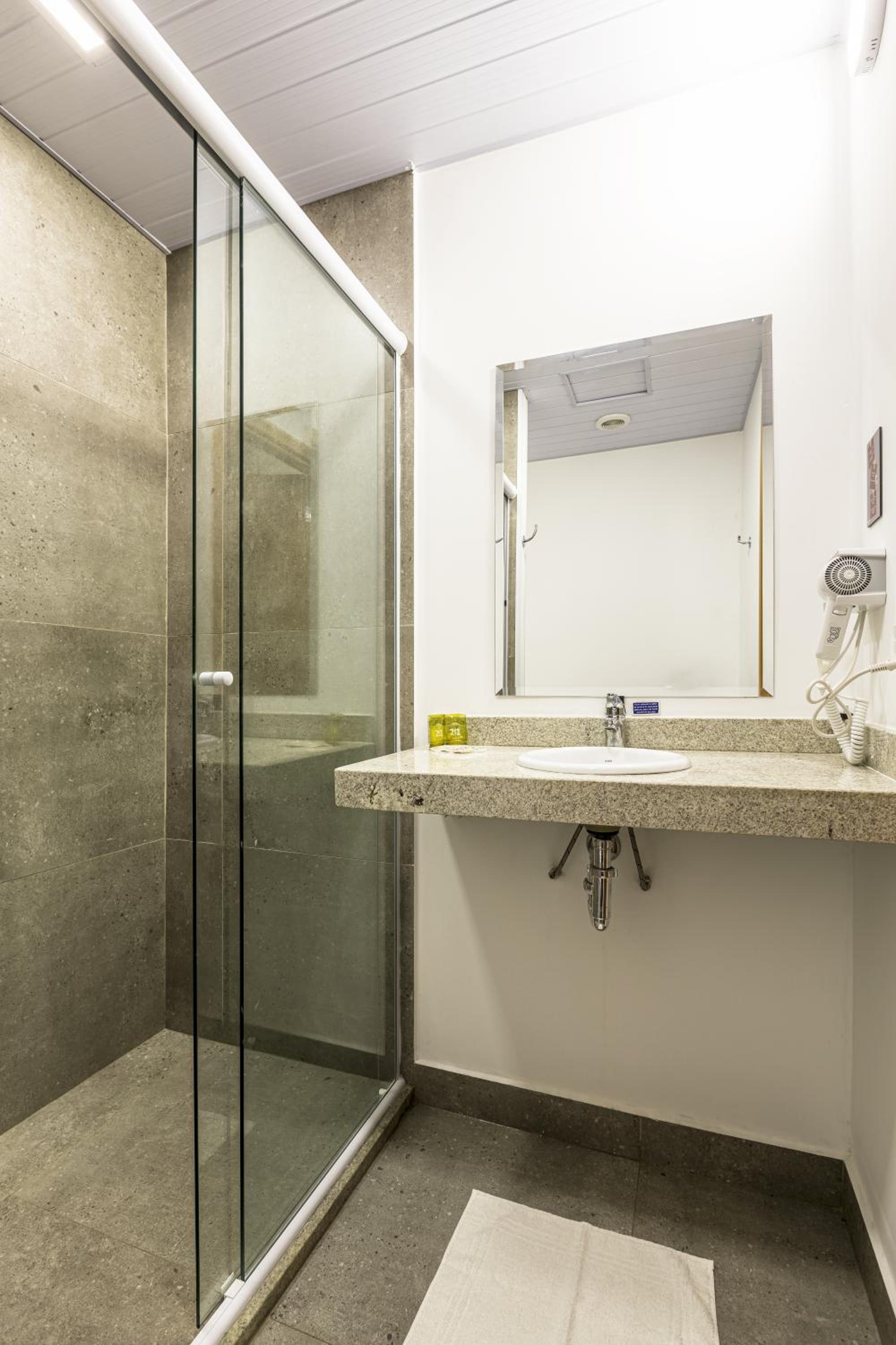 Standard Twin Room - Photo 5