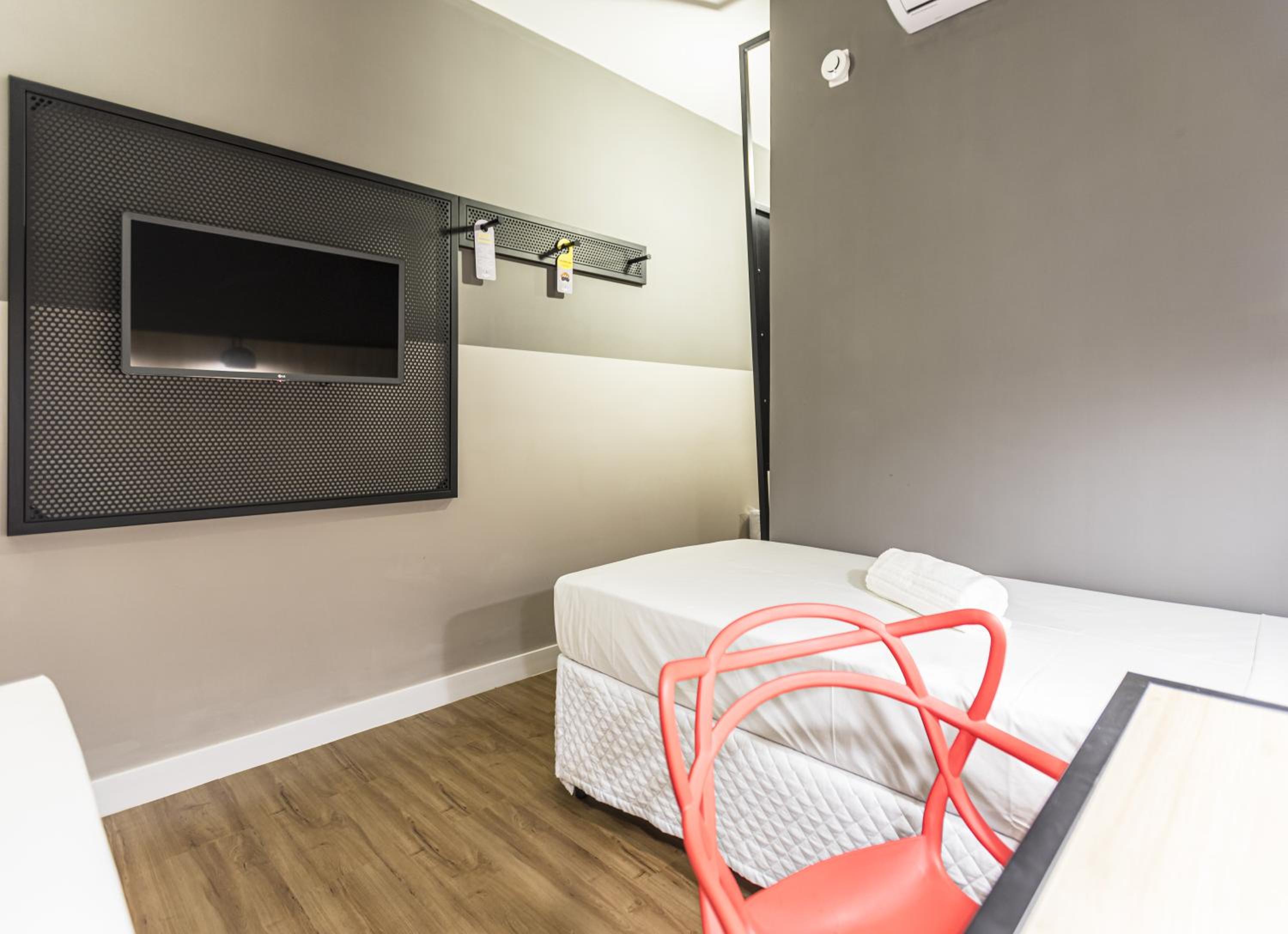 Standard Twin Room - Photo 3